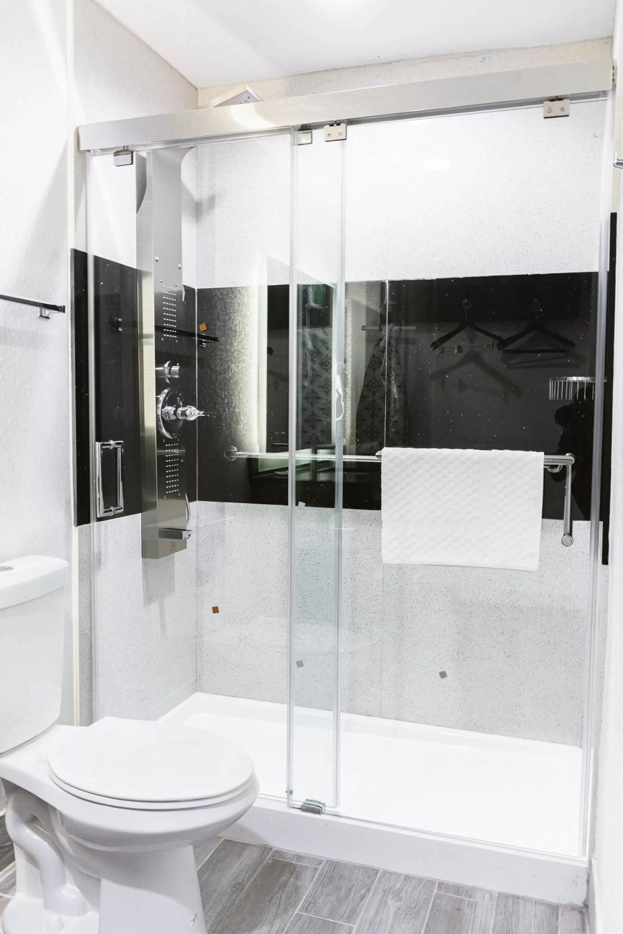 Bathroom in Motel 6 Bellville, OH