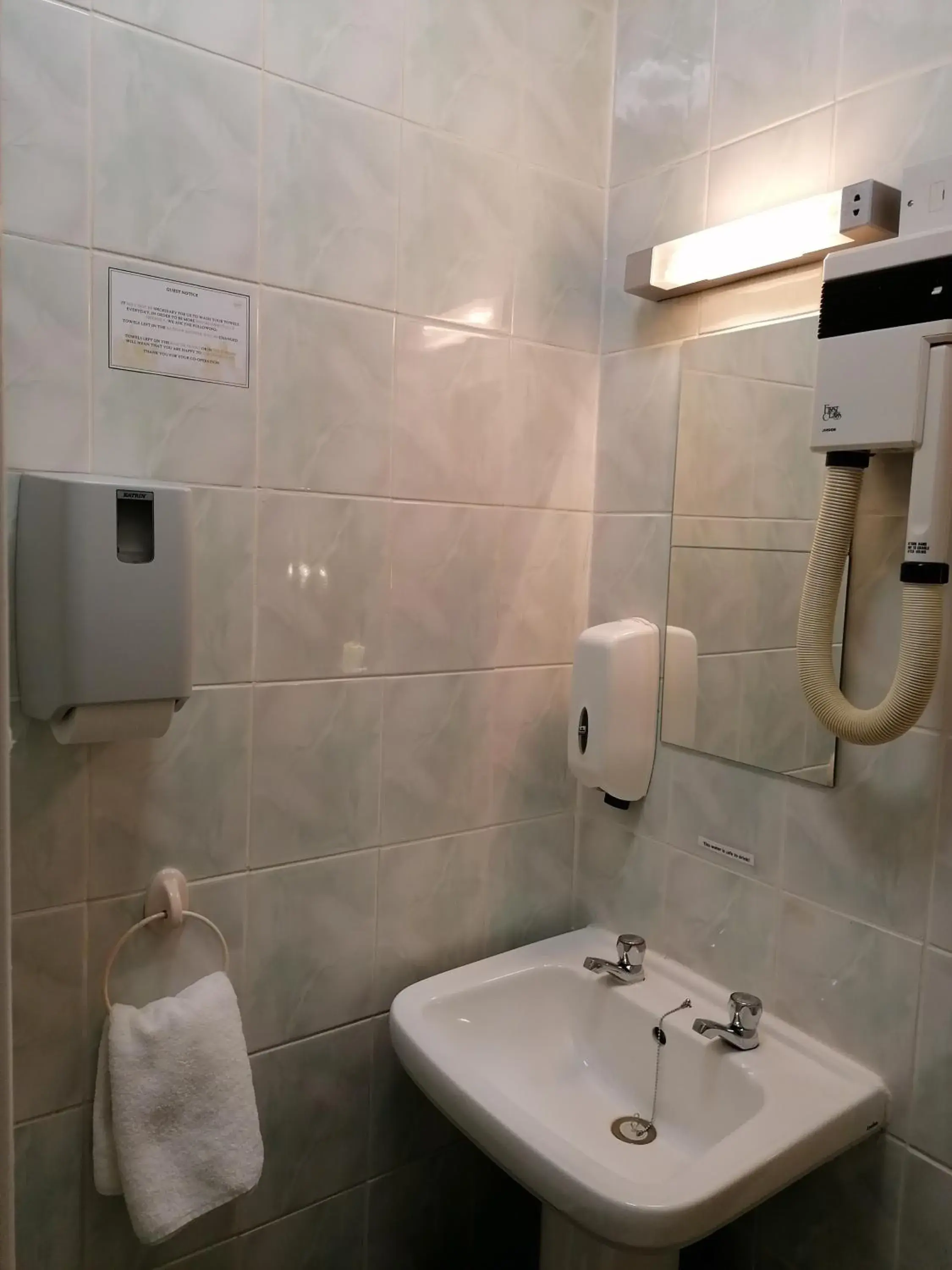 Bathroom in The Gordon House Hotel