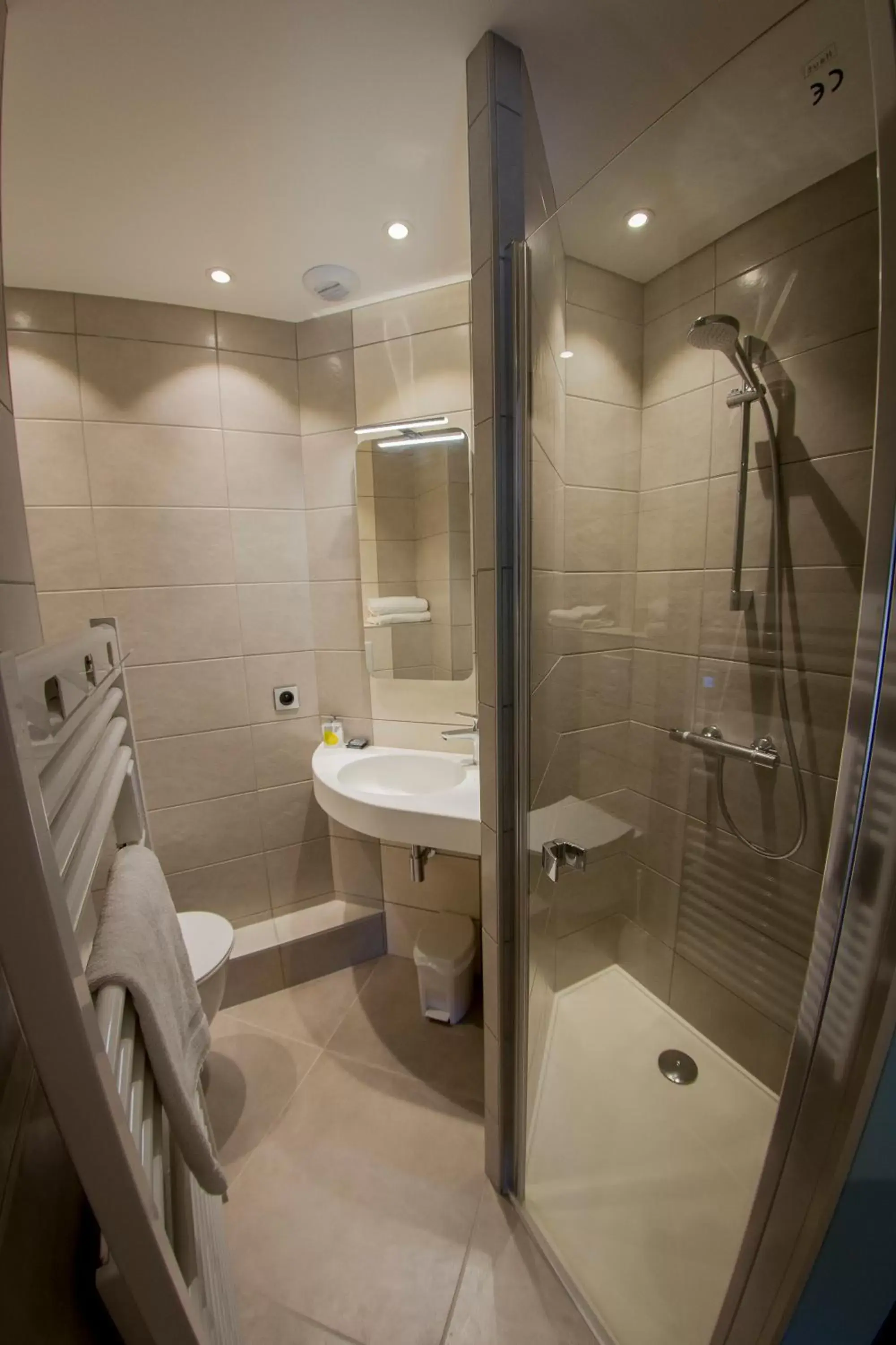 Bathroom in Hotel Le Pont Neuf