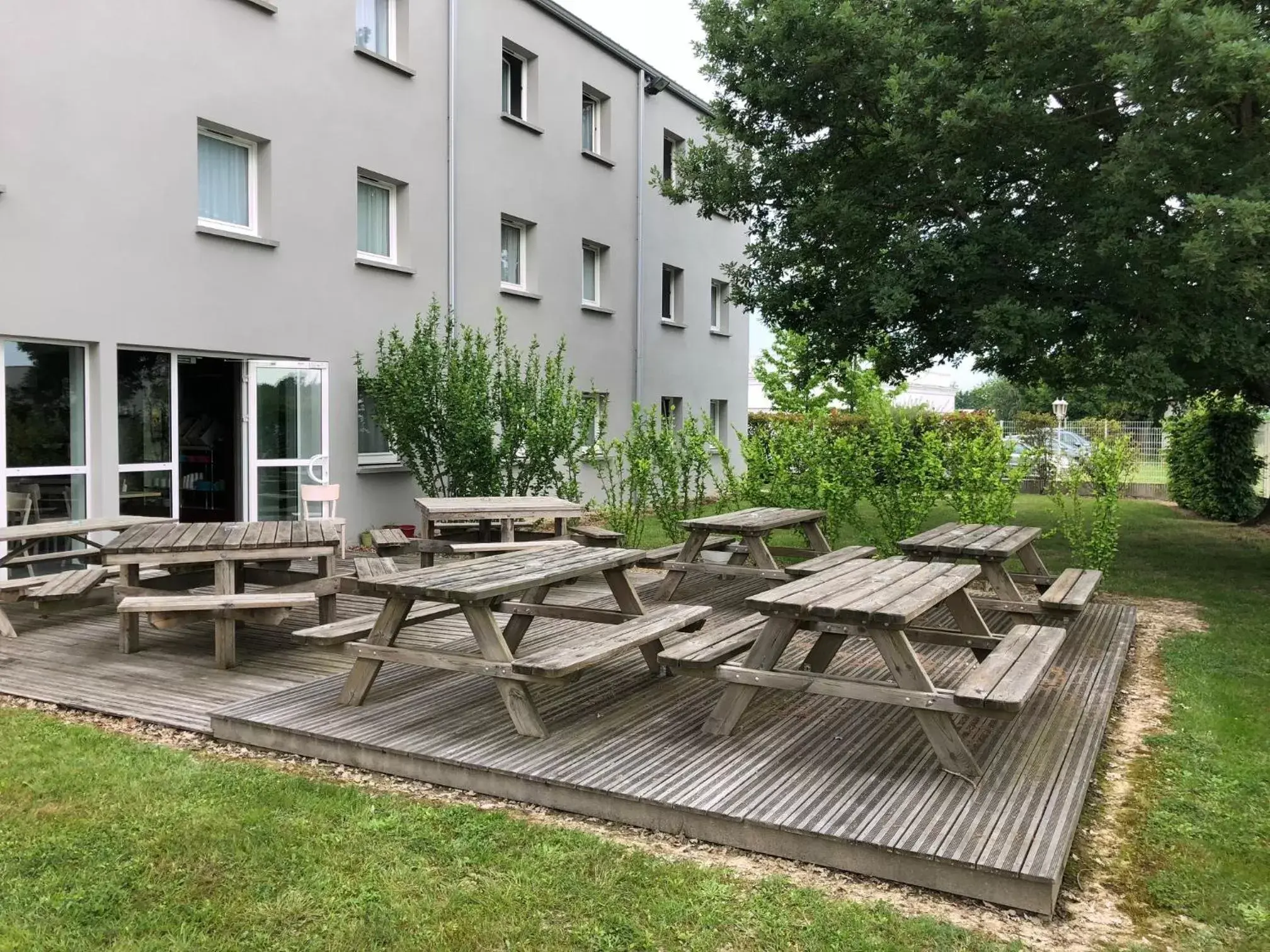 Garden view in B&B HOTEL Montauban