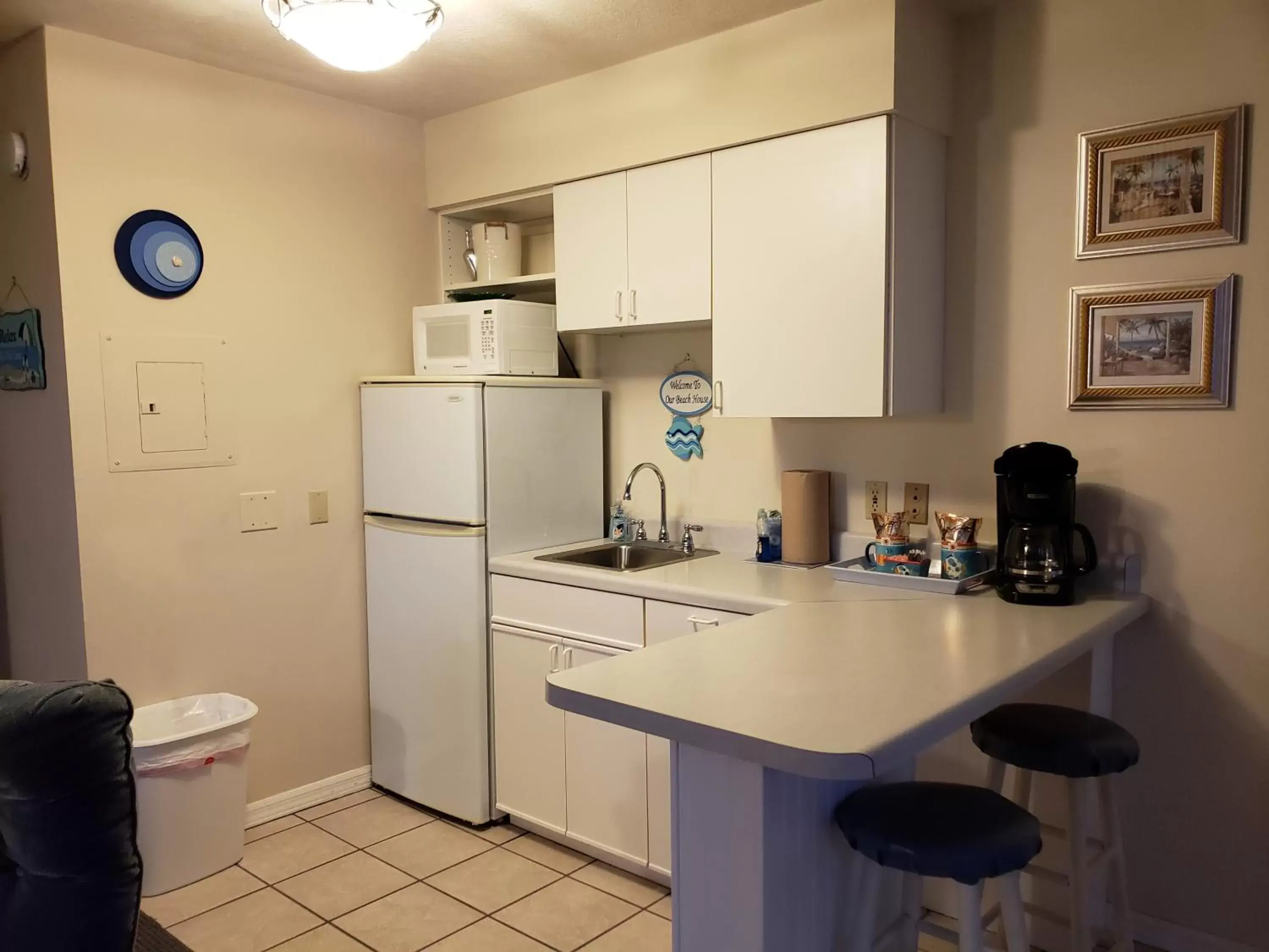 Kitchen/Kitchenette in Davis House Inn