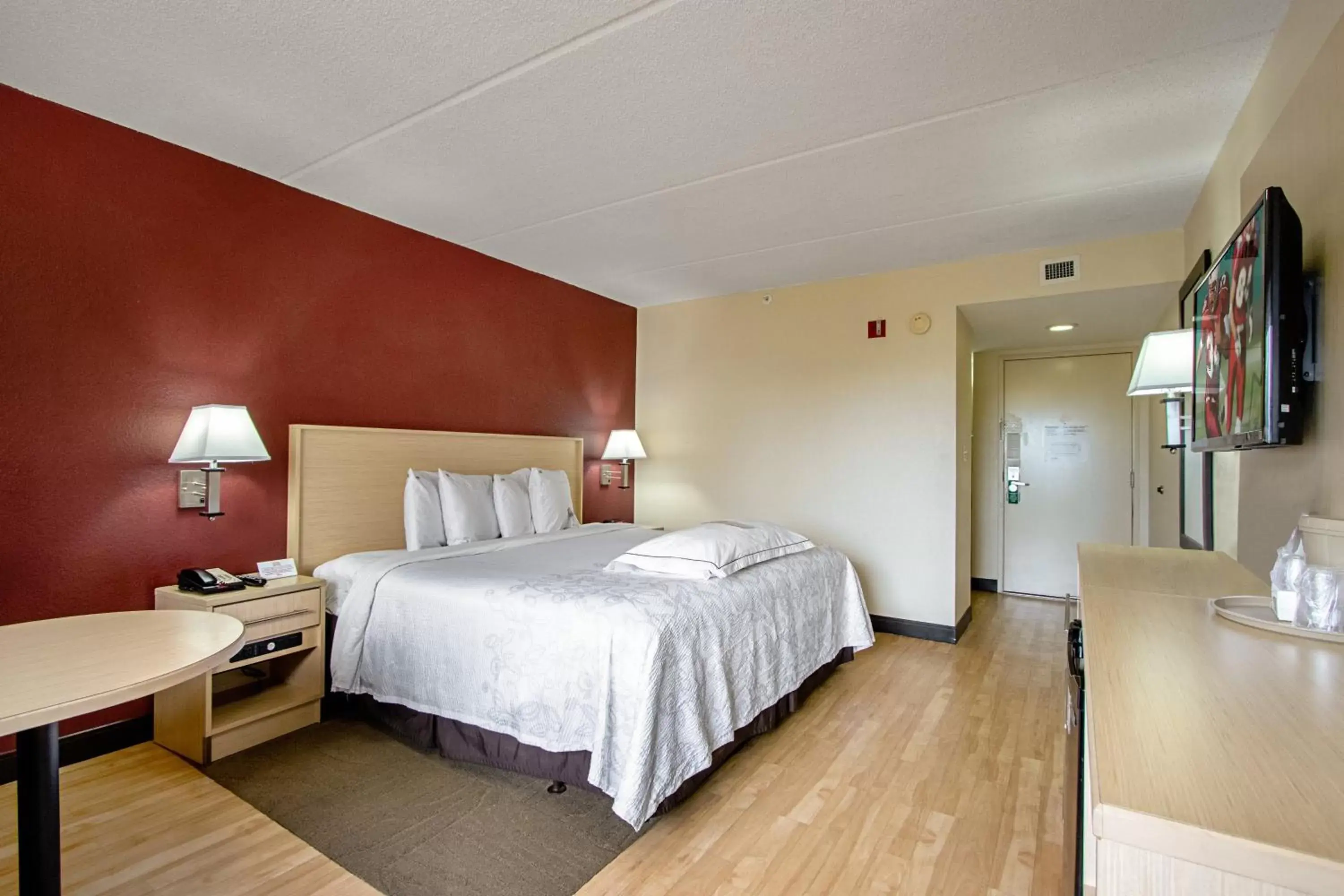 Photo of the whole room, Room Photo in Red Roof Inn PLUS+ West Palm Beach