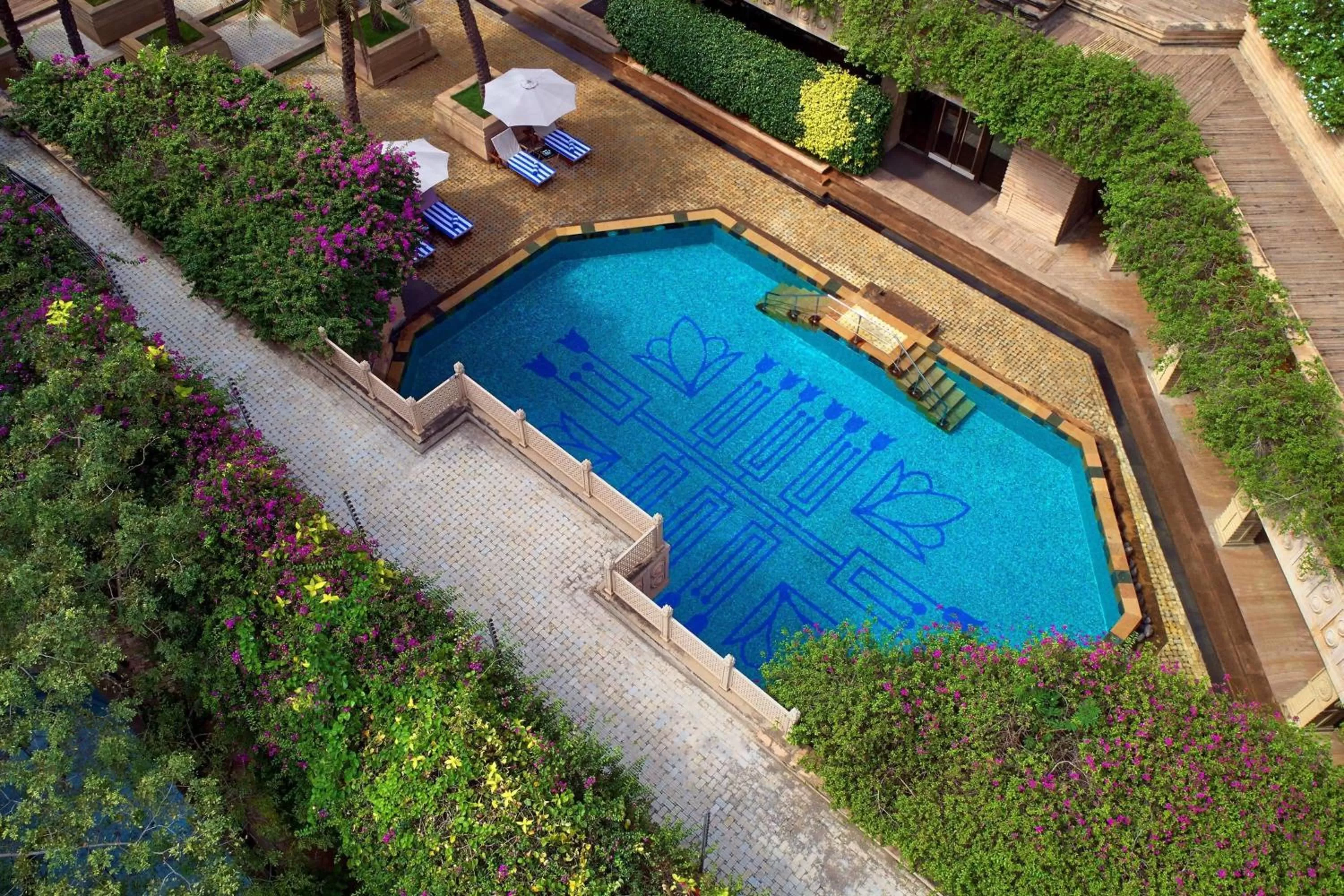 Swimming pool in Hyderabad Marriott Hotel & Convention Centre