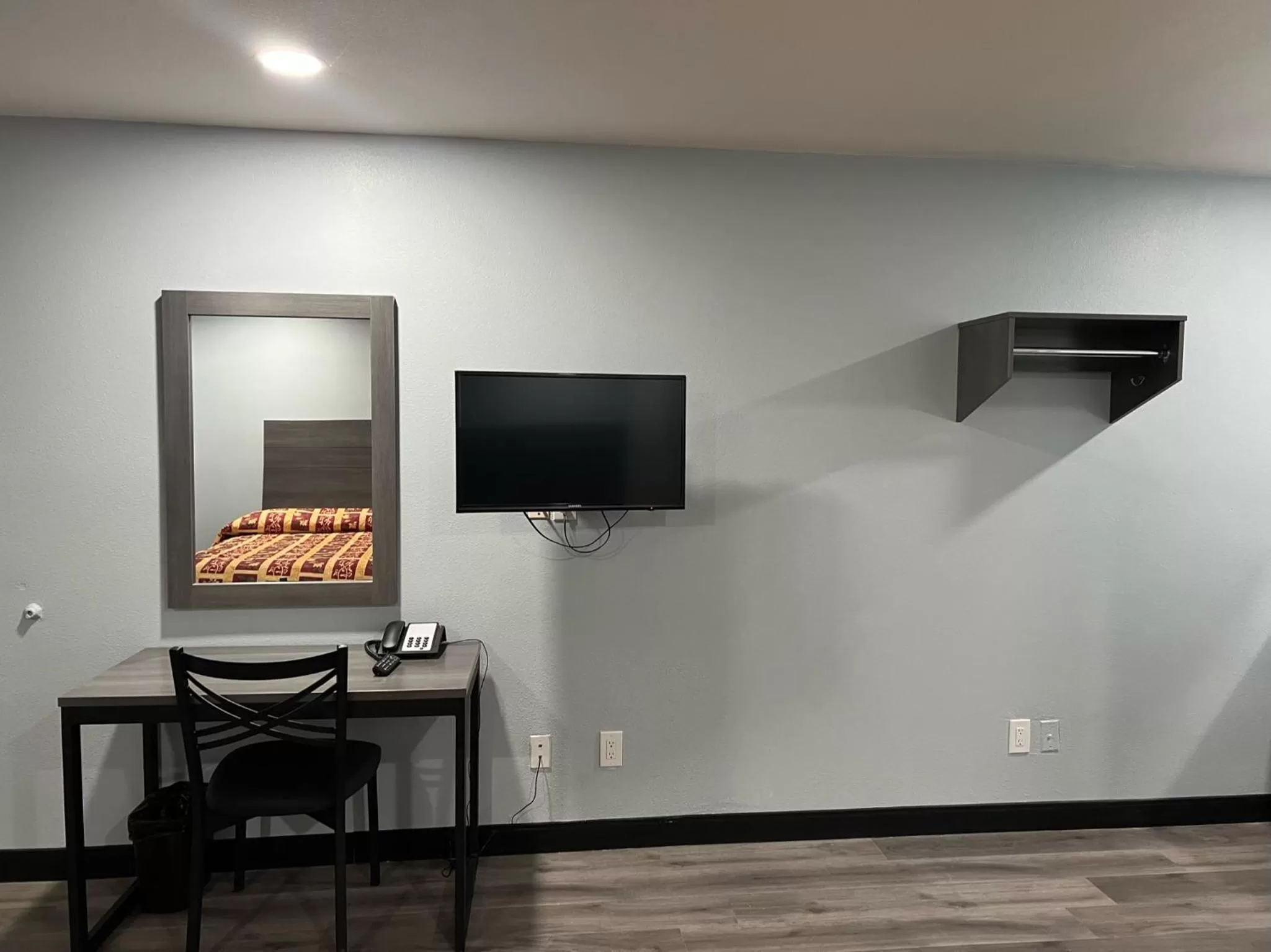 TV and multimedia in Travel Inn Gilroy