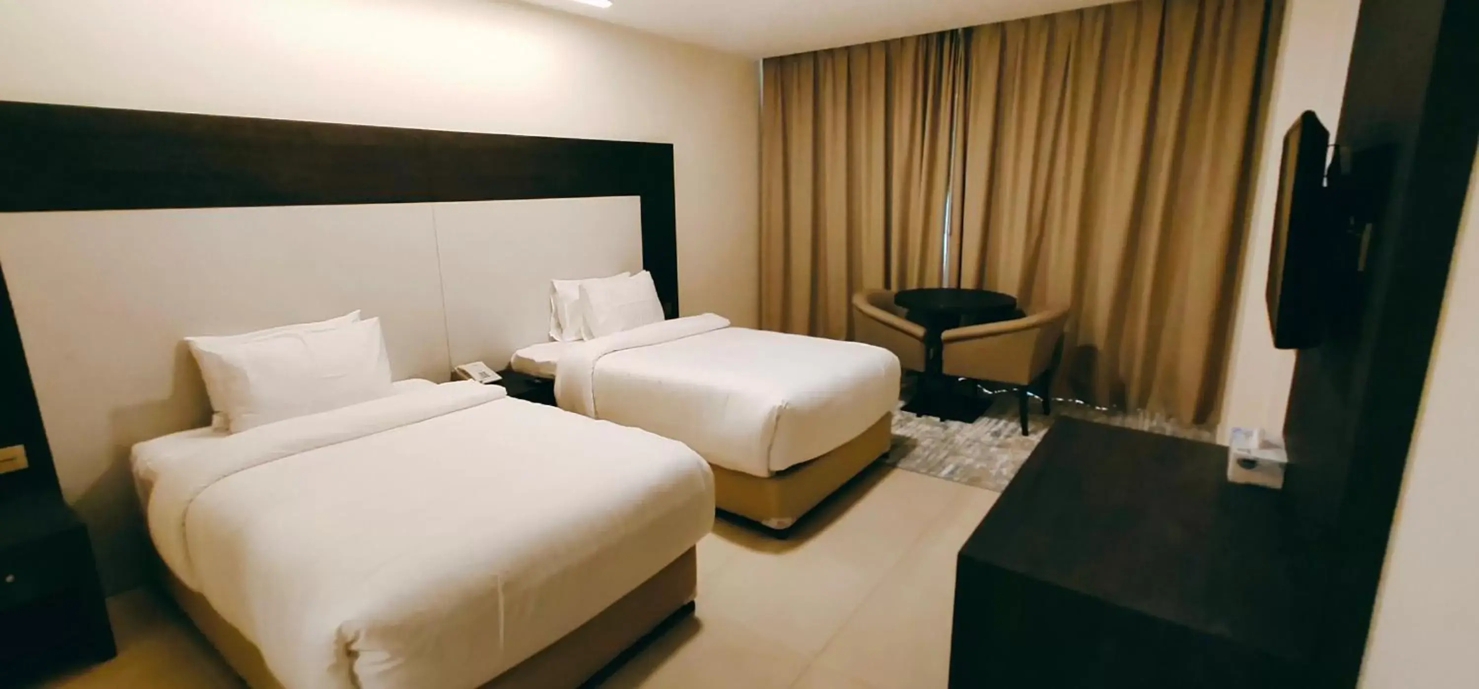 Superior Twin Room in Manazil Aldar Hotel Superior Twin Room in Manazil Aldar Hotel