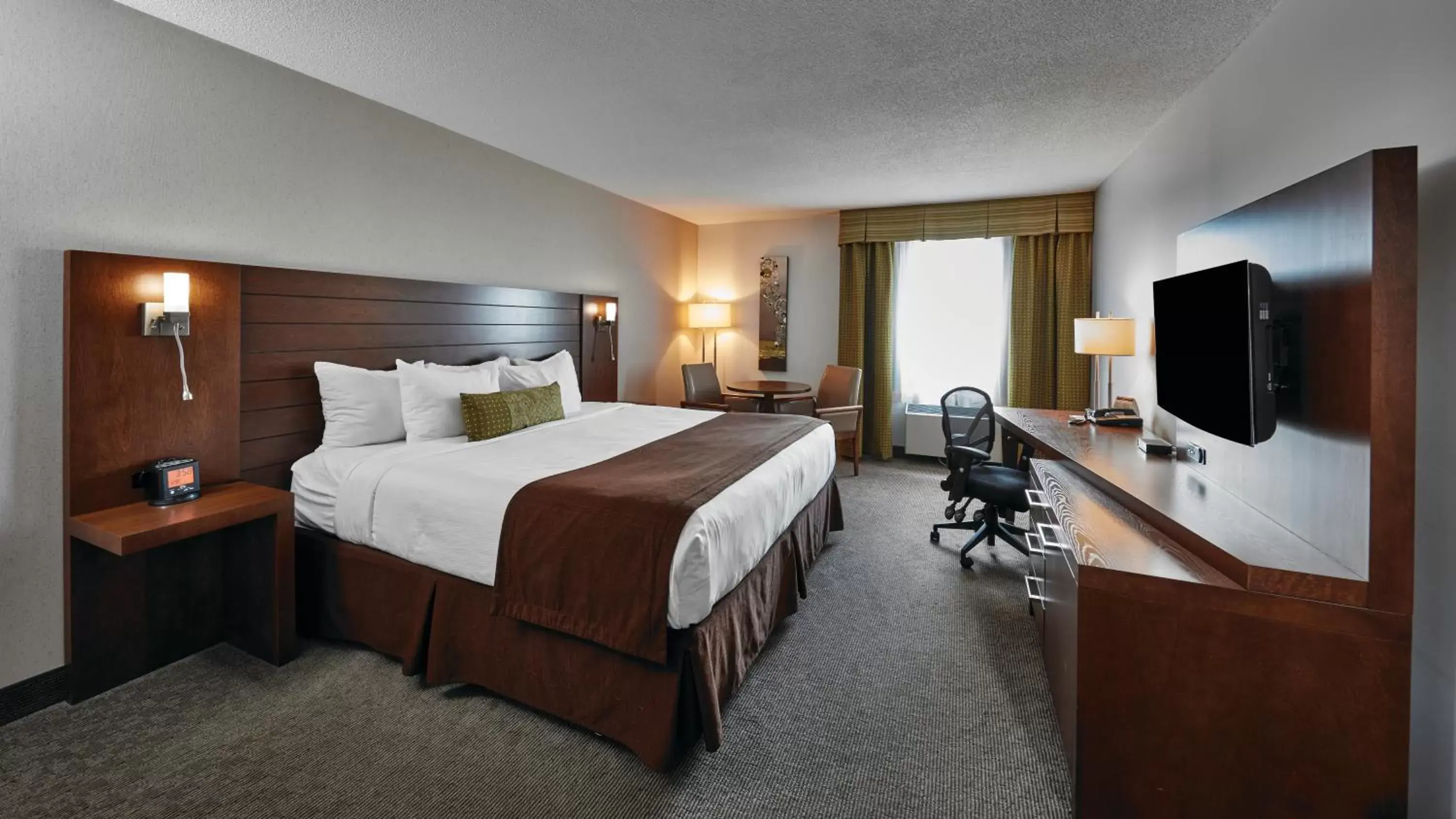 Photo of the whole room in Quality Inn Rouyn-Noranda