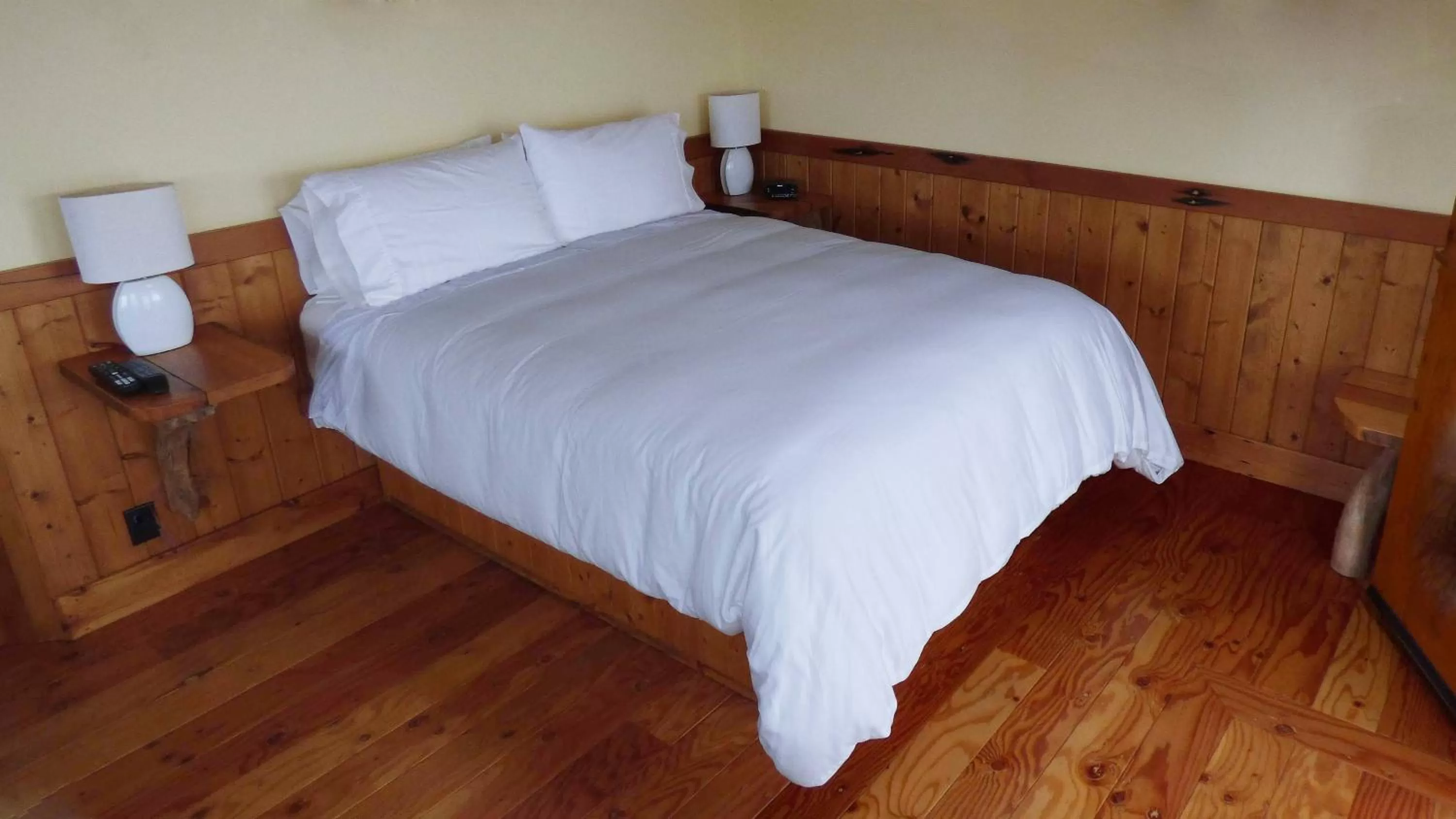 Bedroom, Bed in Seine Boat Inn