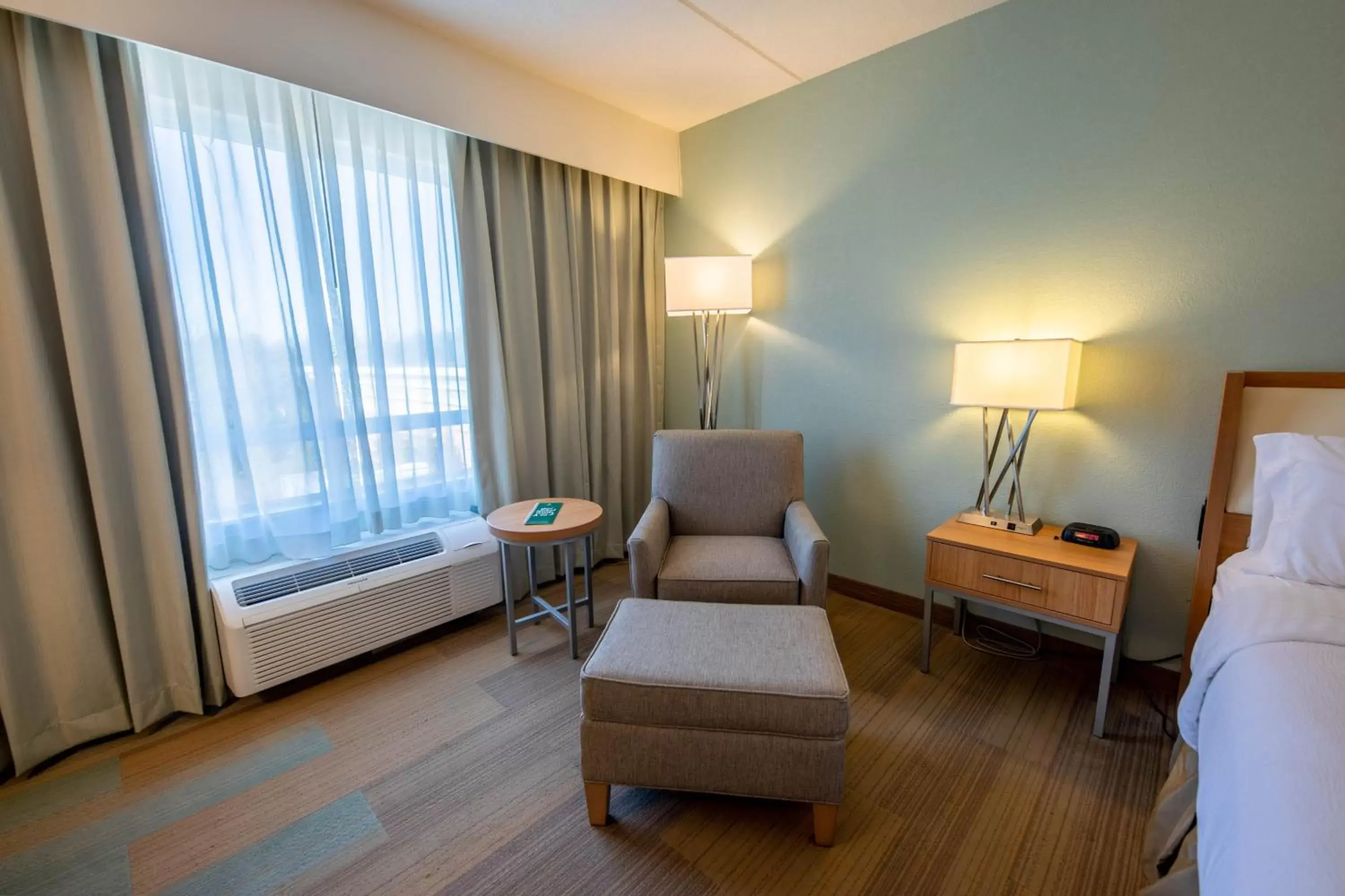 Bedroom, Seating Area in Holiday Inn Manahawkin/Long Beach Island, an IHG Hotel