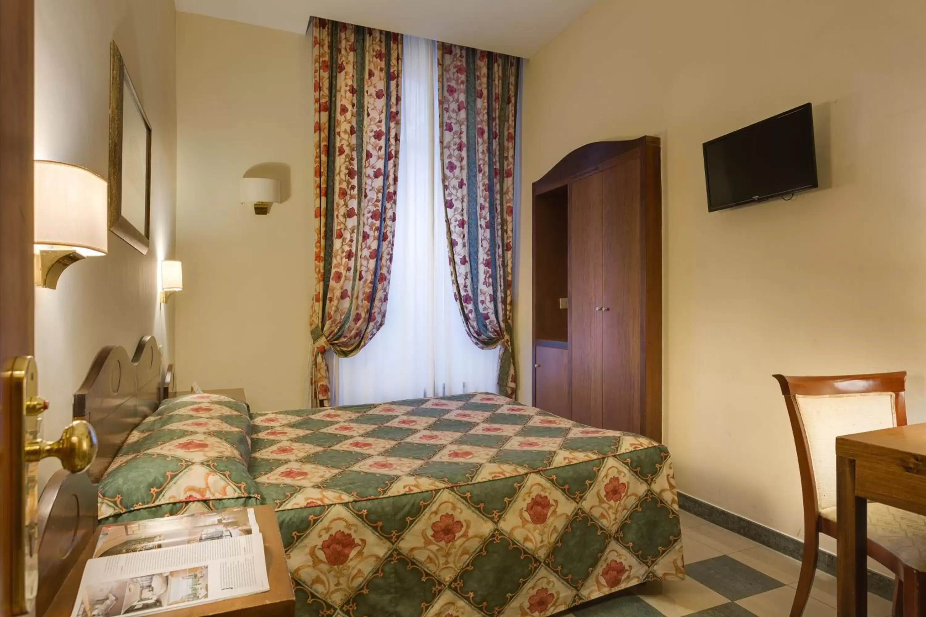 Bedroom, Bed in Hotel Aberdeen