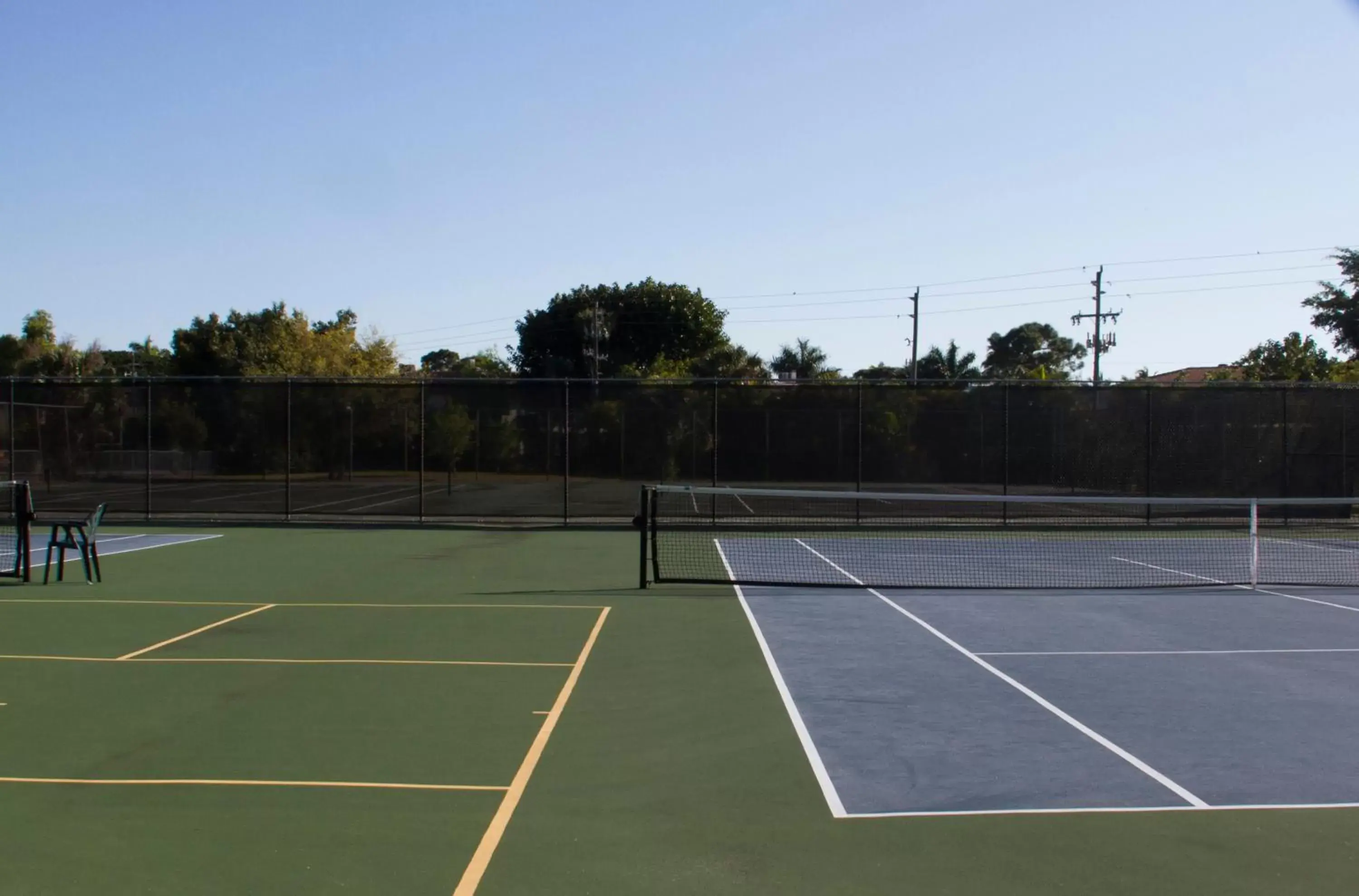 Tennis court, Tennis/Squash in Park Shore Resort by Sunstream