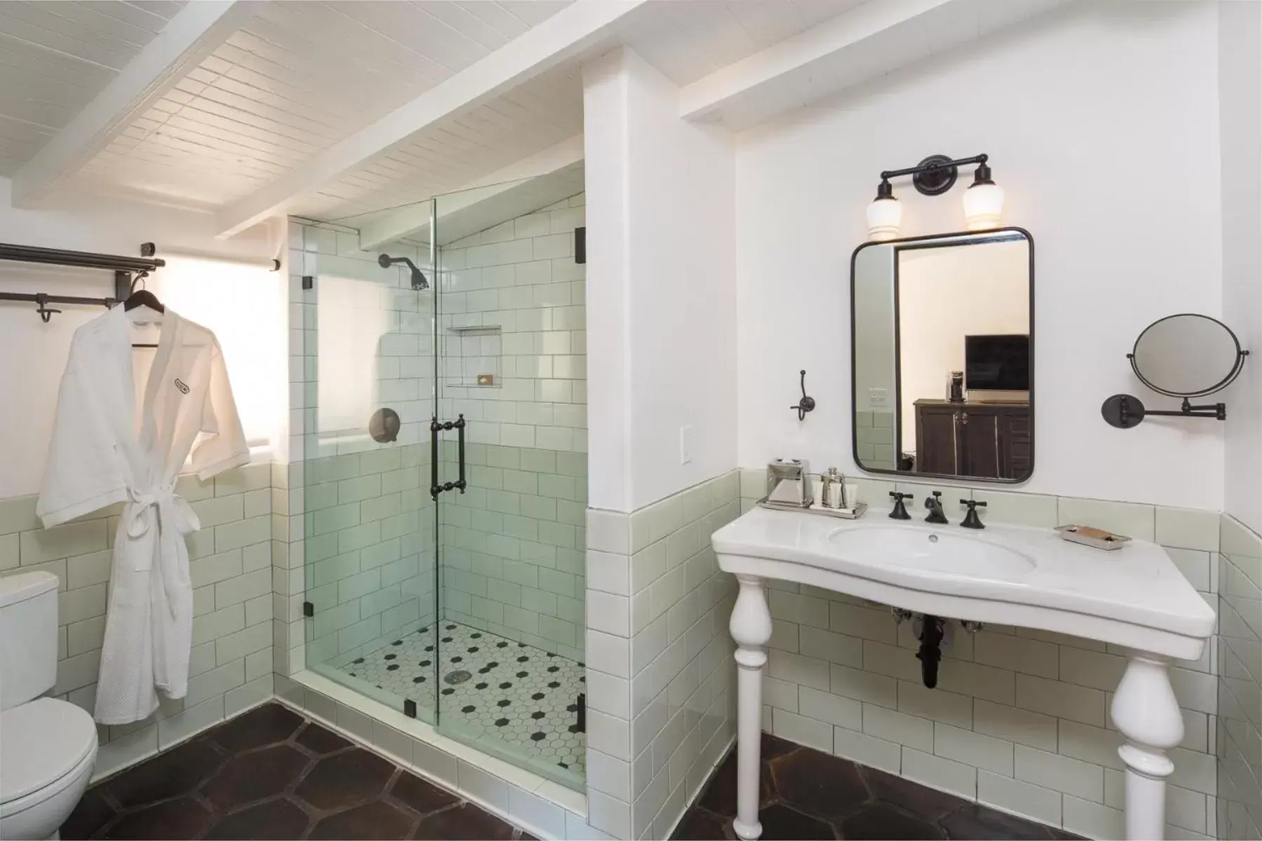 Shower, Bathroom in Ingleside Estate Hotel & Bungalows- Adults Only