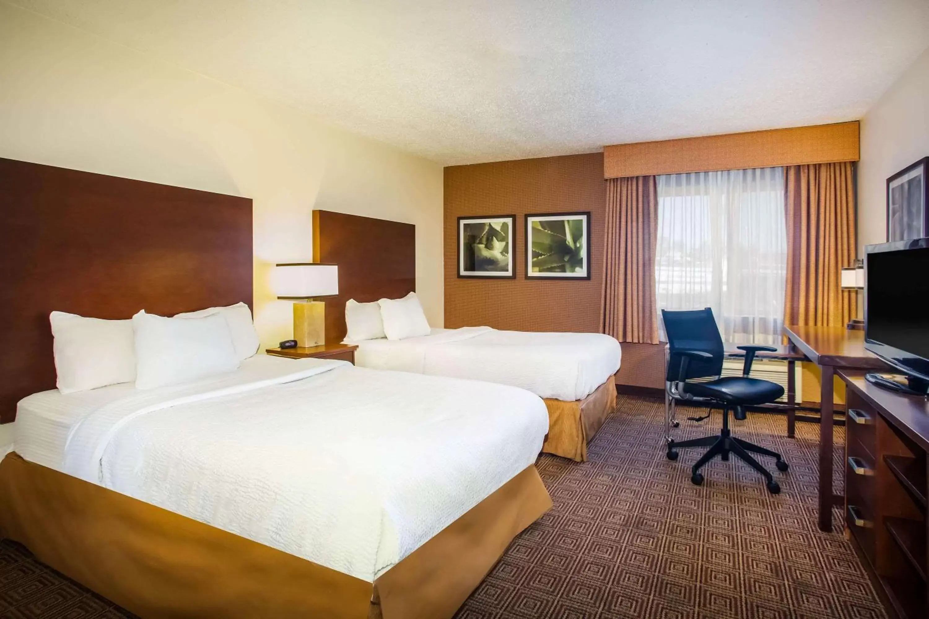 Photo of the whole room, Bed in La Quinta by Wyndham Columbia