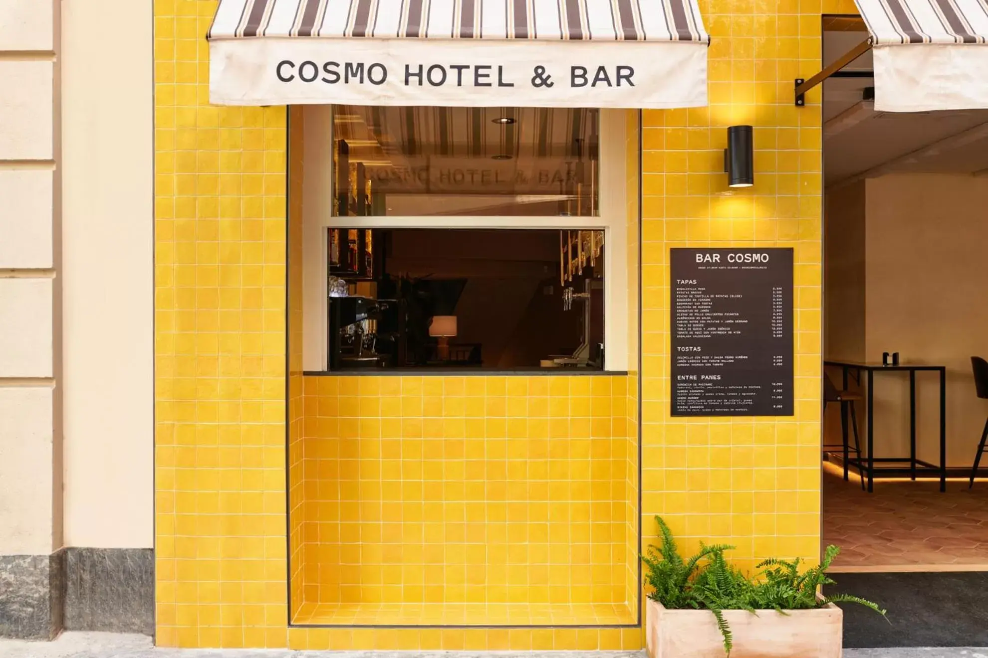 Restaurant/places to eat in Cosmo Hotel Boutique