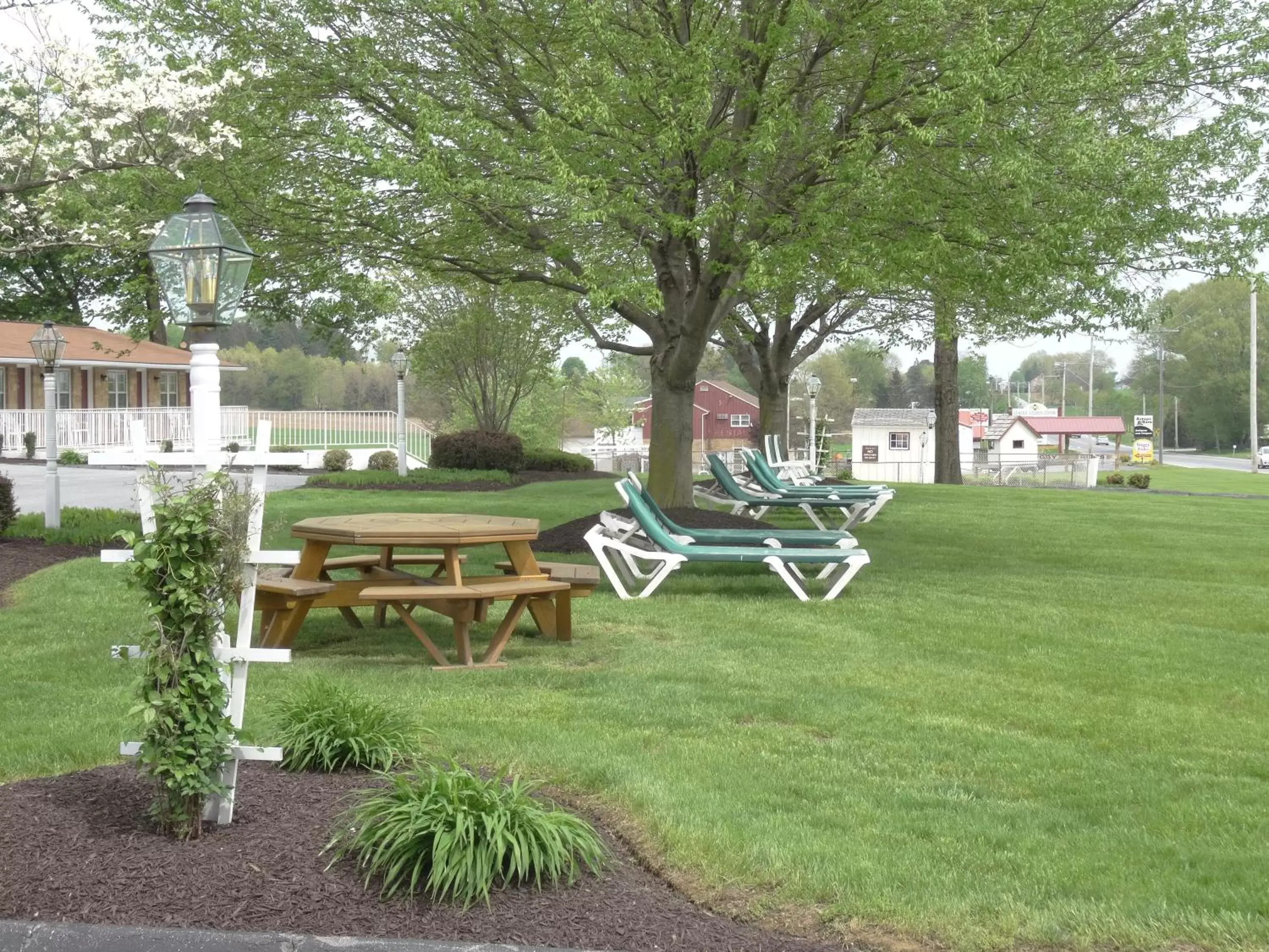 View (from property/room), Garden in Amish Country Motel