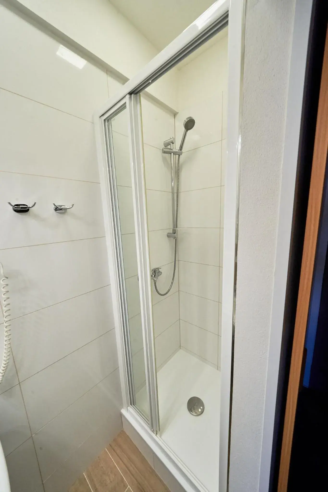 Shower, Bathroom in Hotel Astra