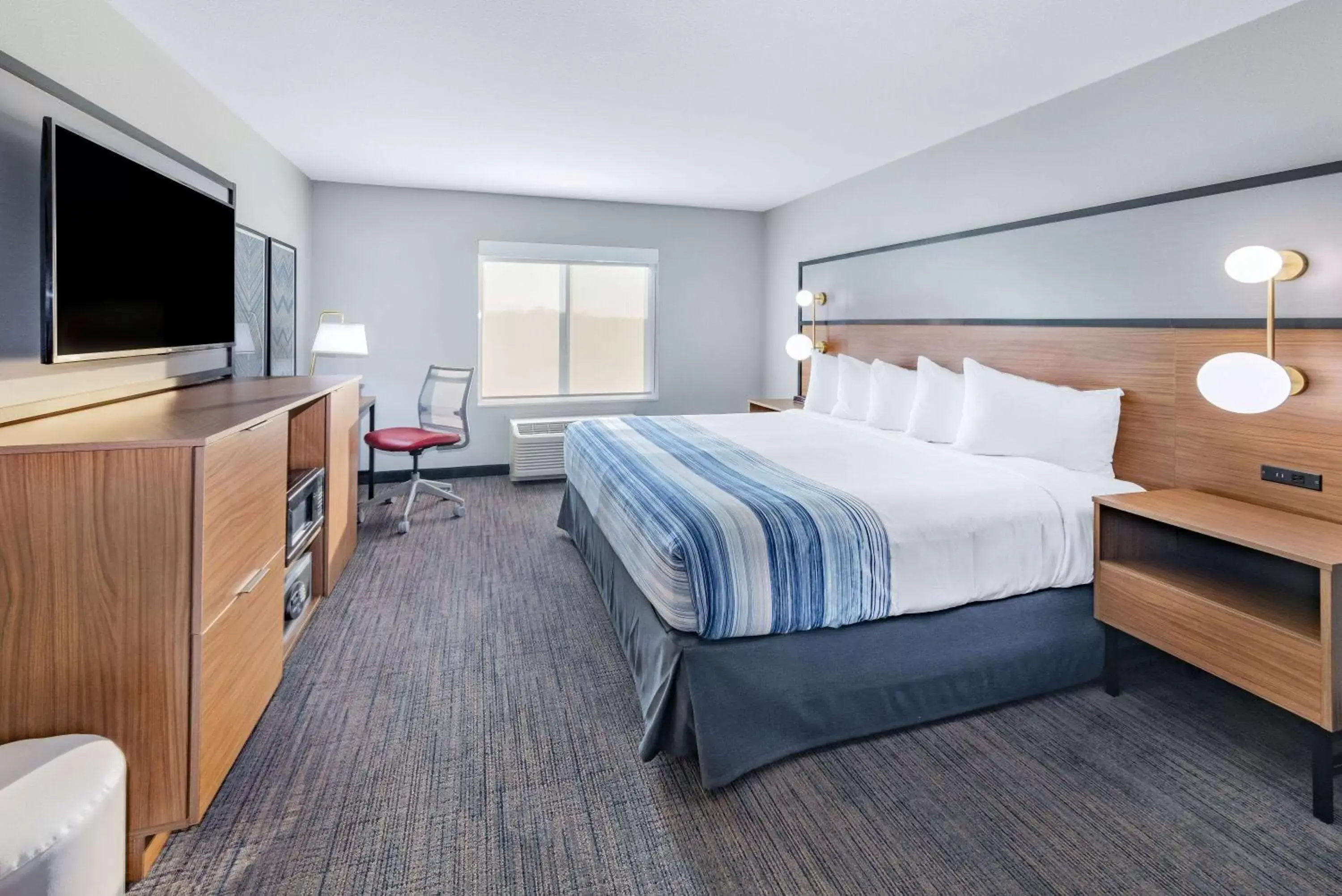 Photo of the whole room, Bed in AmericInn by Wyndham International Falls