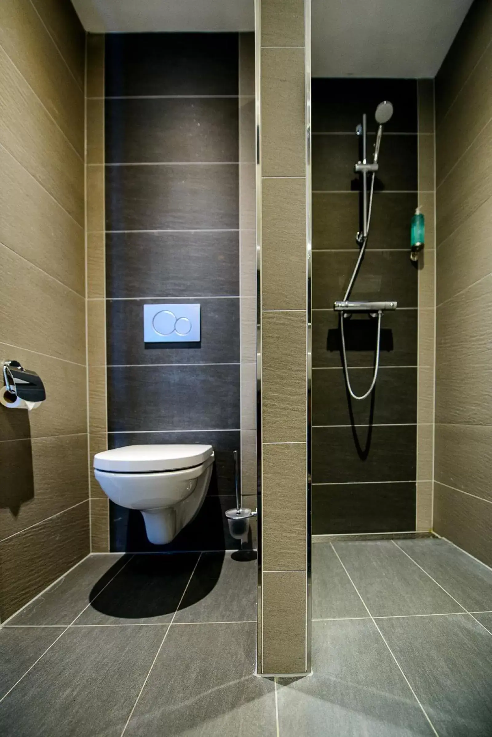 Shower, Bathroom in Maashof