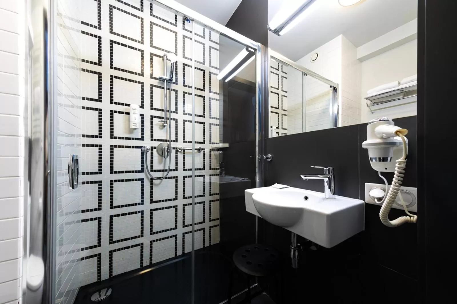 Public Bath in So Stay Bed & Breakfast