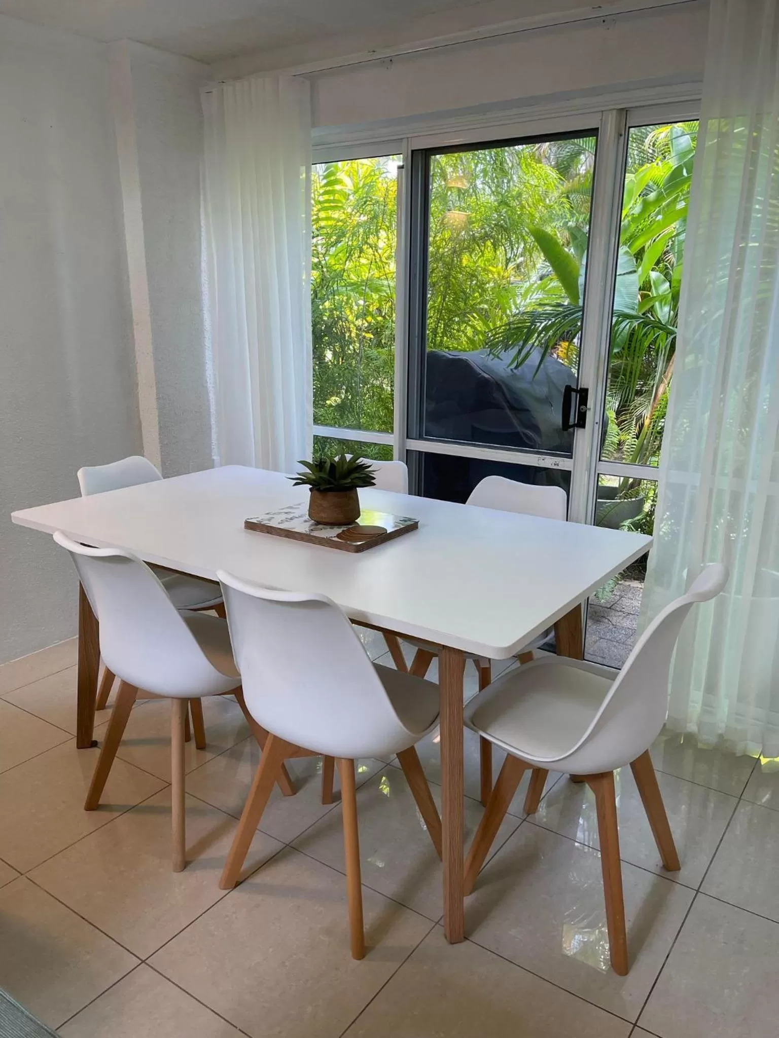 Dining area in Reef Resort Villas Port Douglas