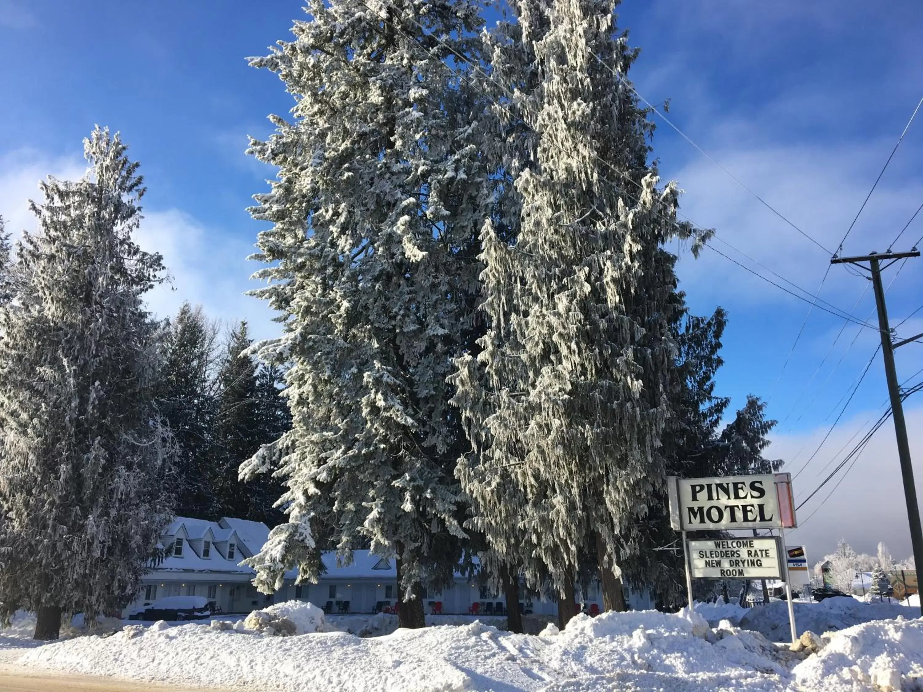 Property building, Winter in Pines Motel