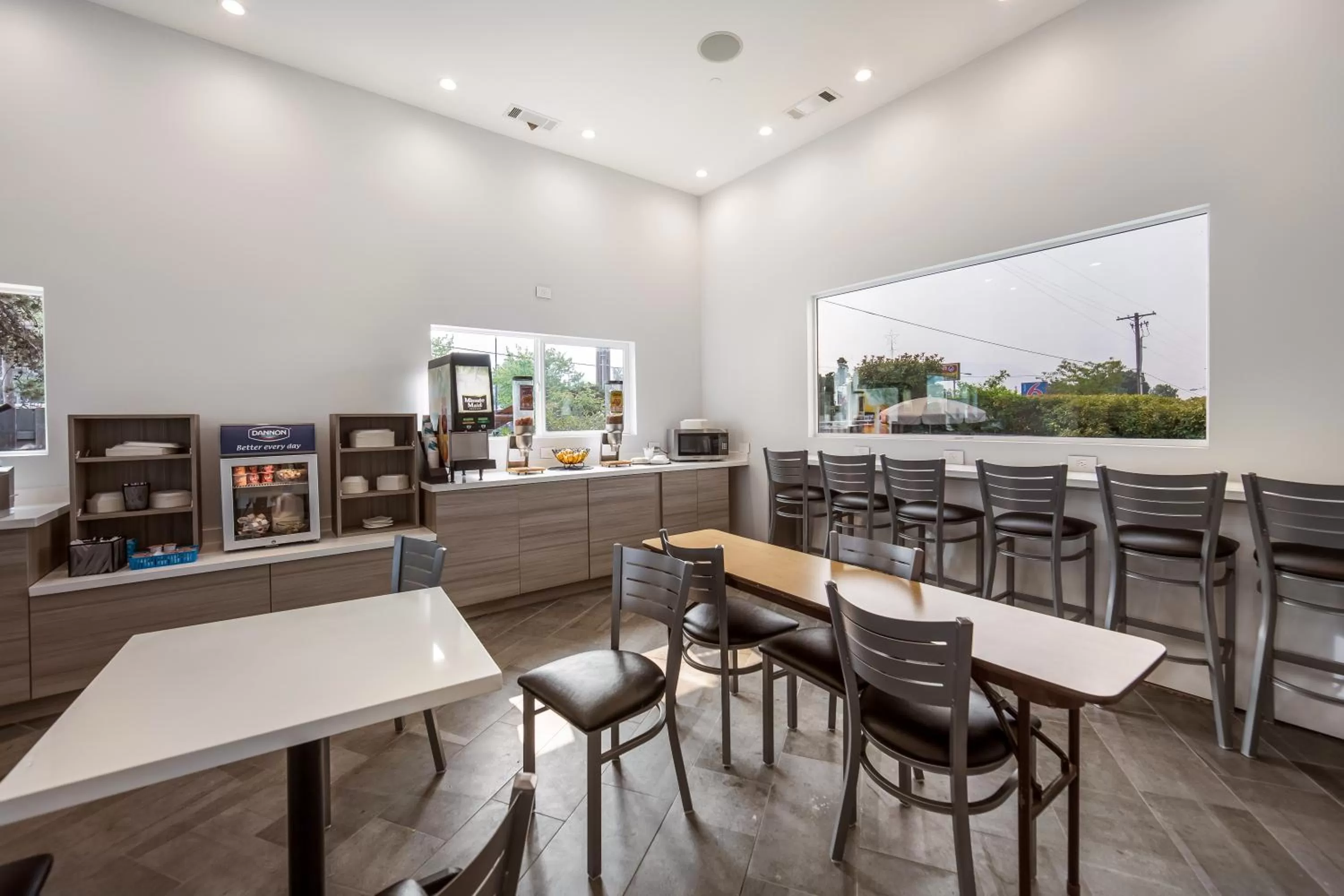 Continental breakfast in Red Lion Inn & Suites Grants Pass