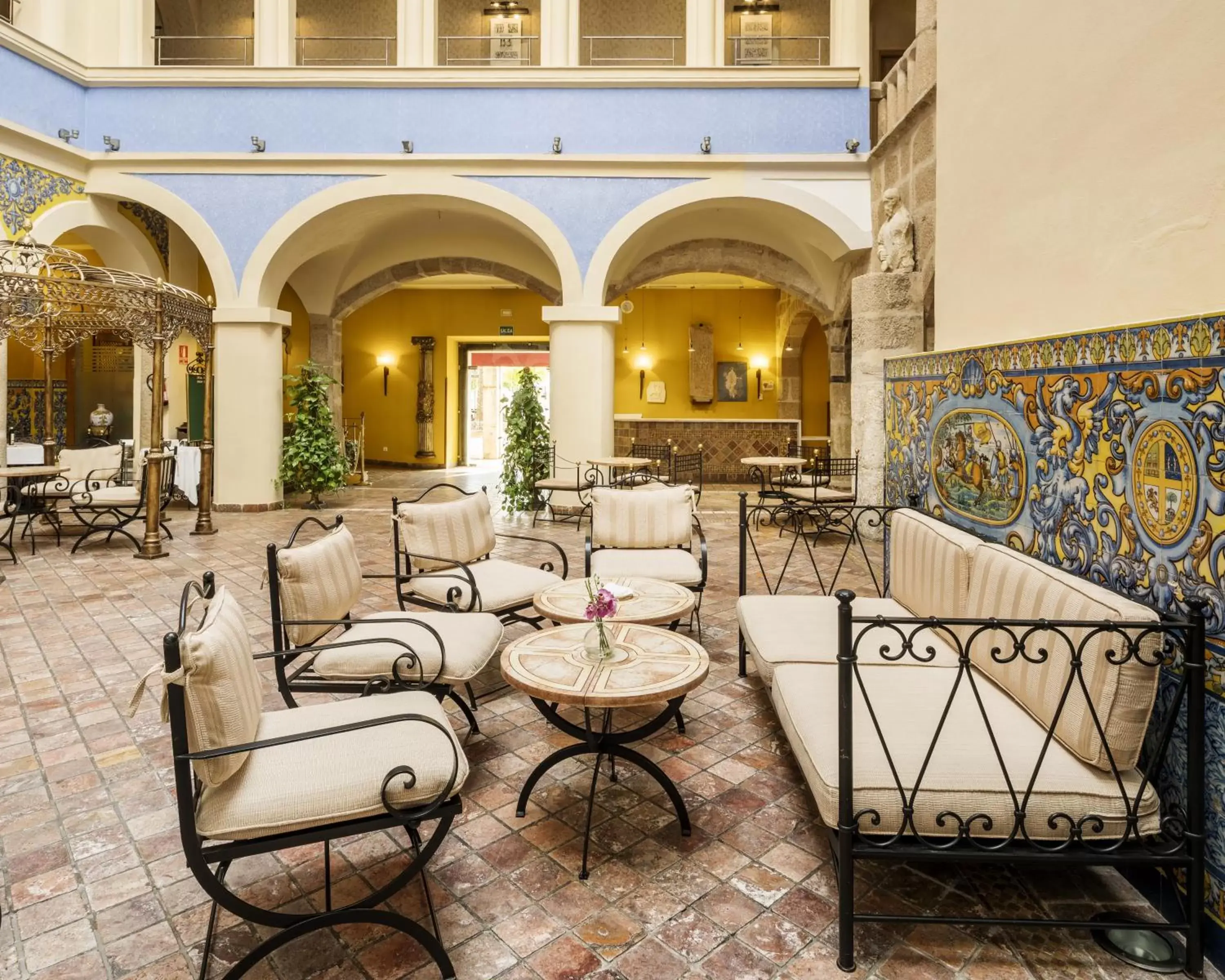 Lobby or reception in Hotel Ilunion Mérida Palace