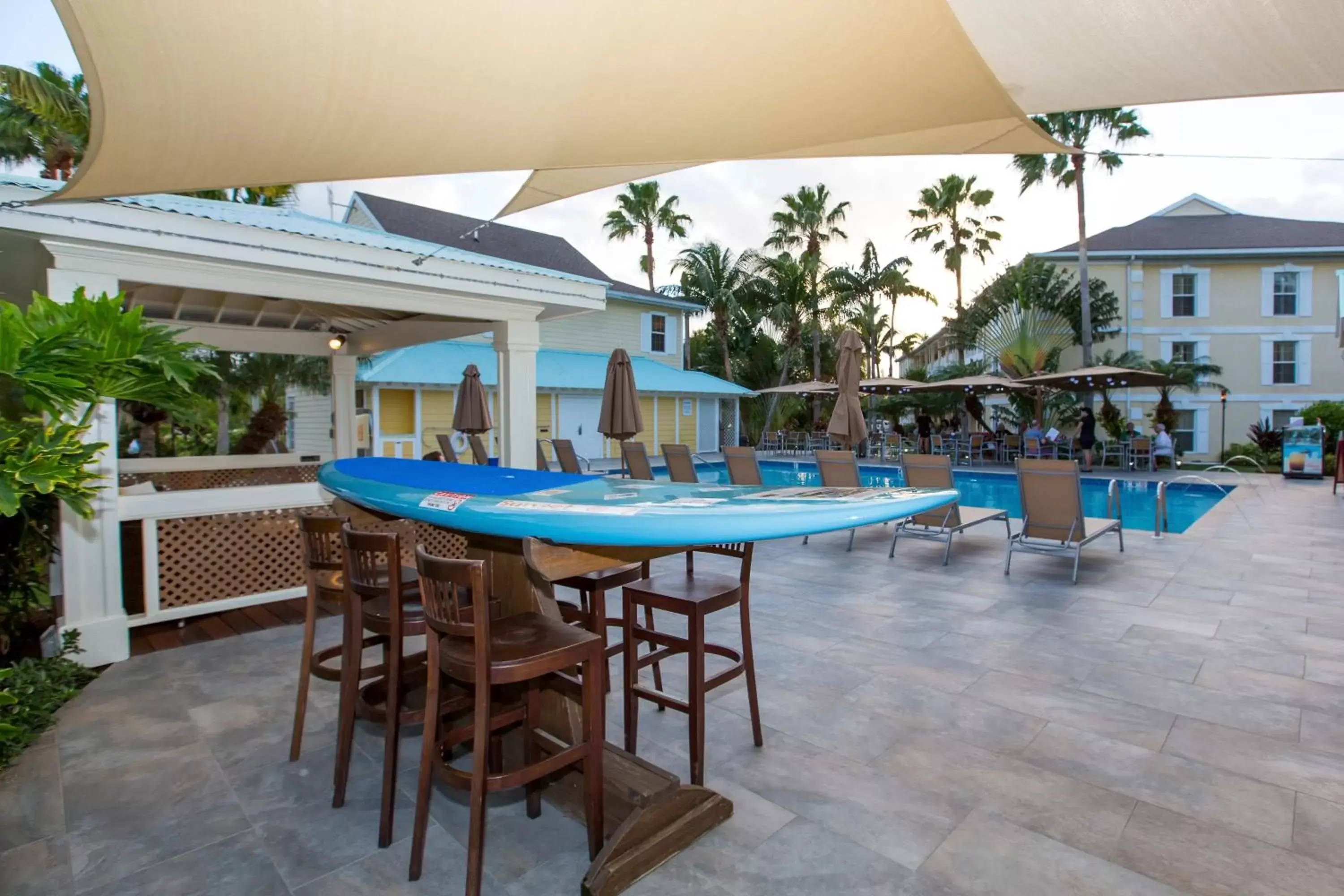 Restaurant/places to eat, Swimming Pool in Sunshine Suites Resort