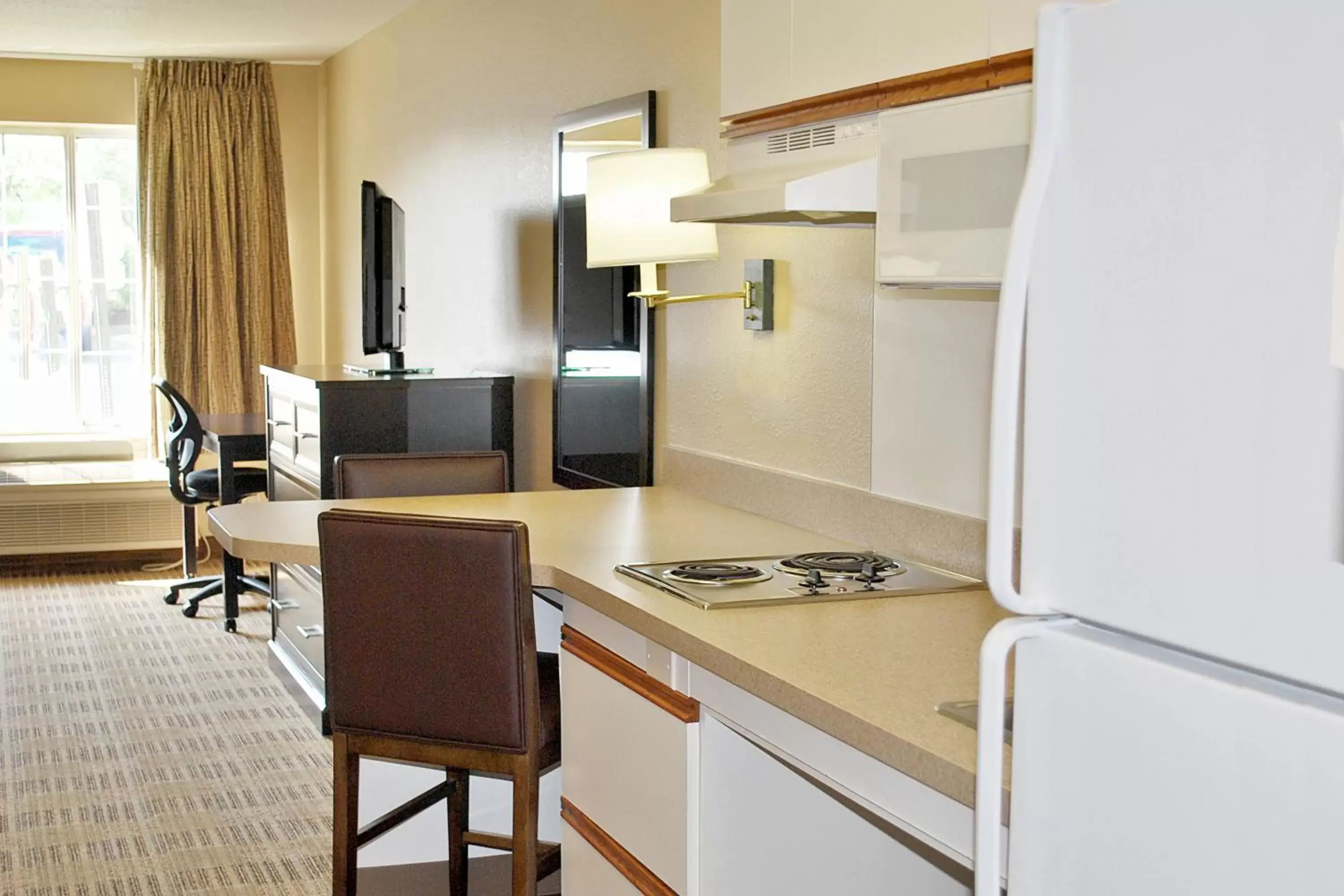 TV and multimedia, Kitchen/Kitchenette in Extended Stay America Suites - St Louis - Airport - Central