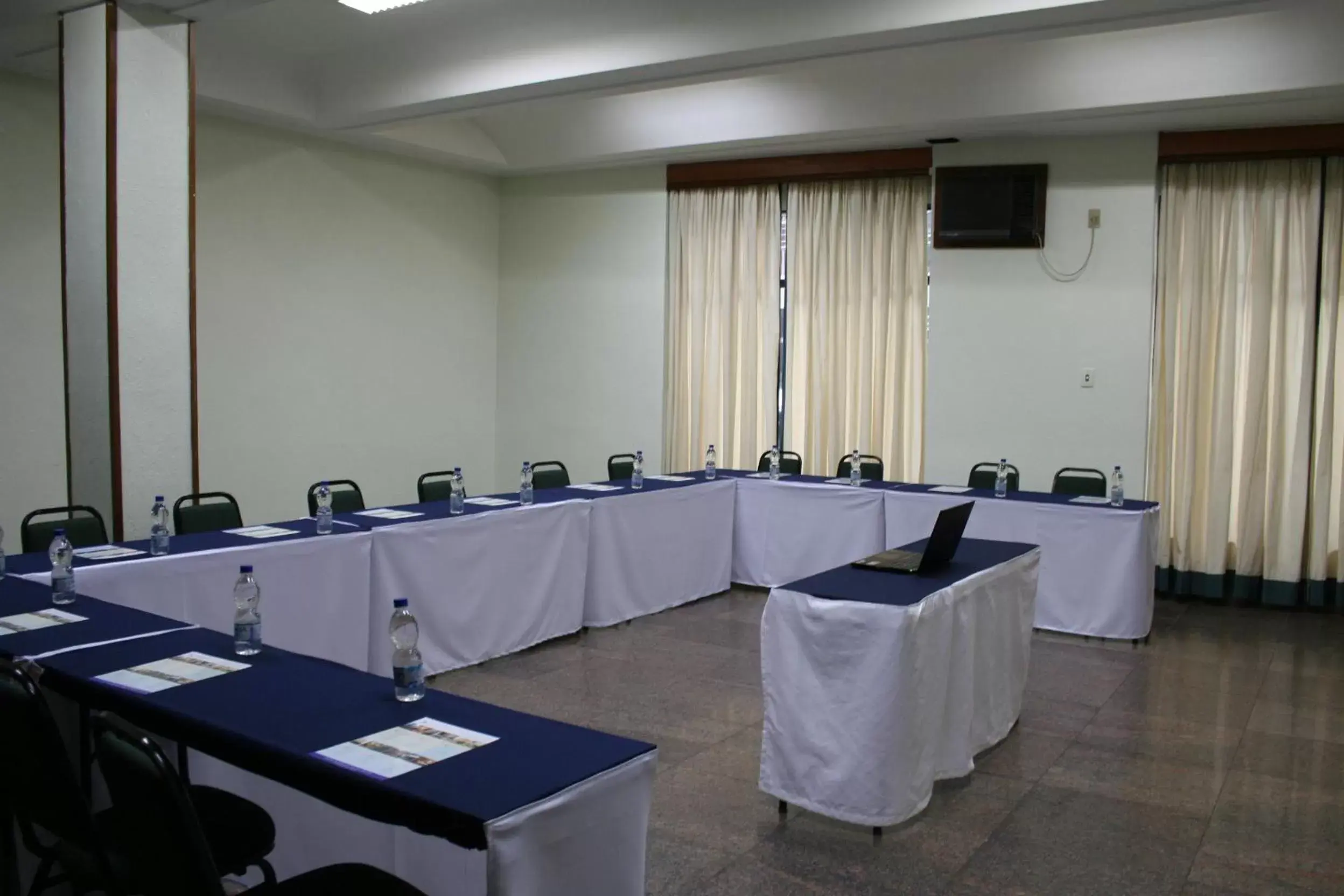 Business facilities in Hotel Columbia