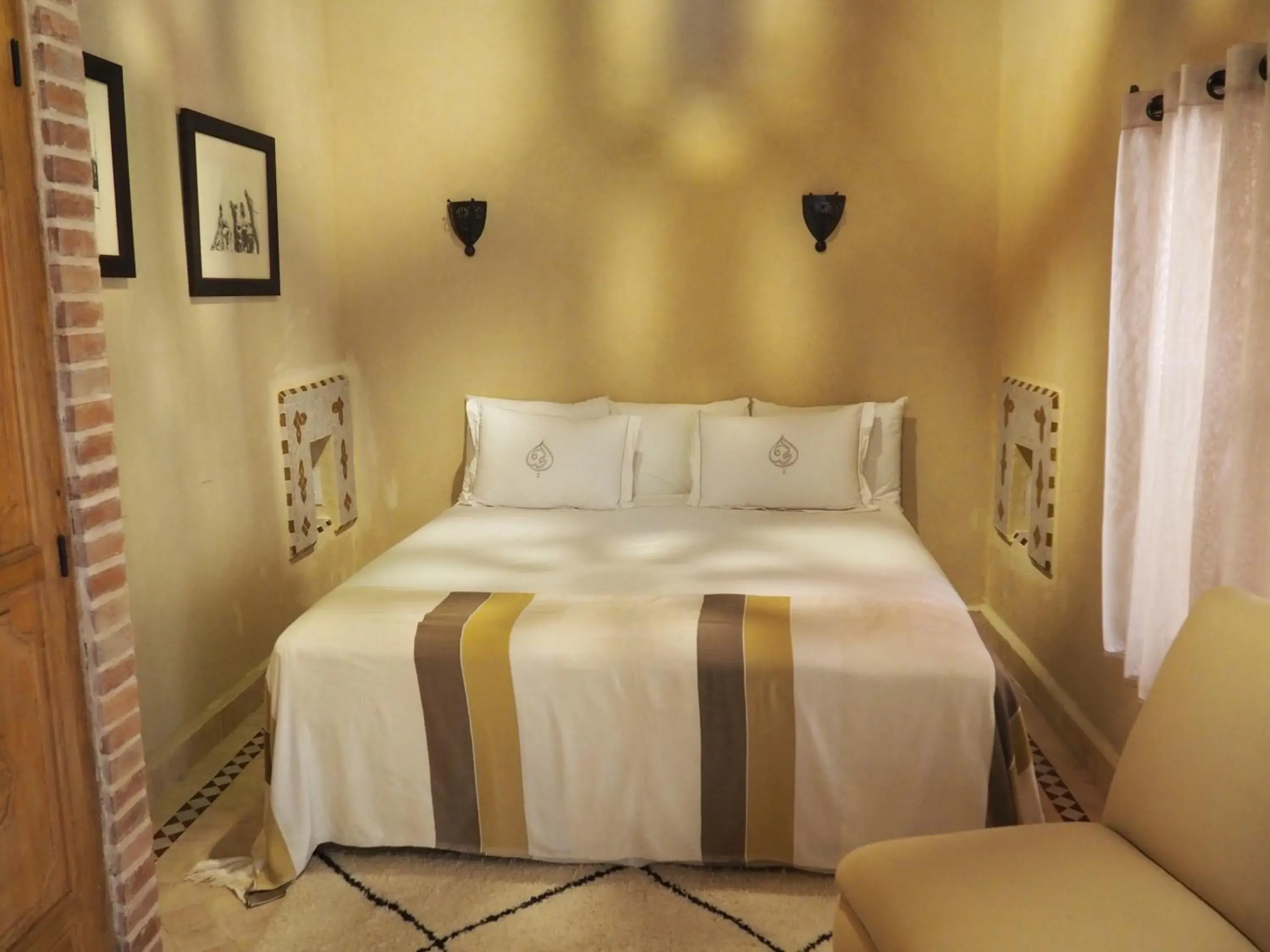 Bed in Riad Les Trois Palmiers El Bacha