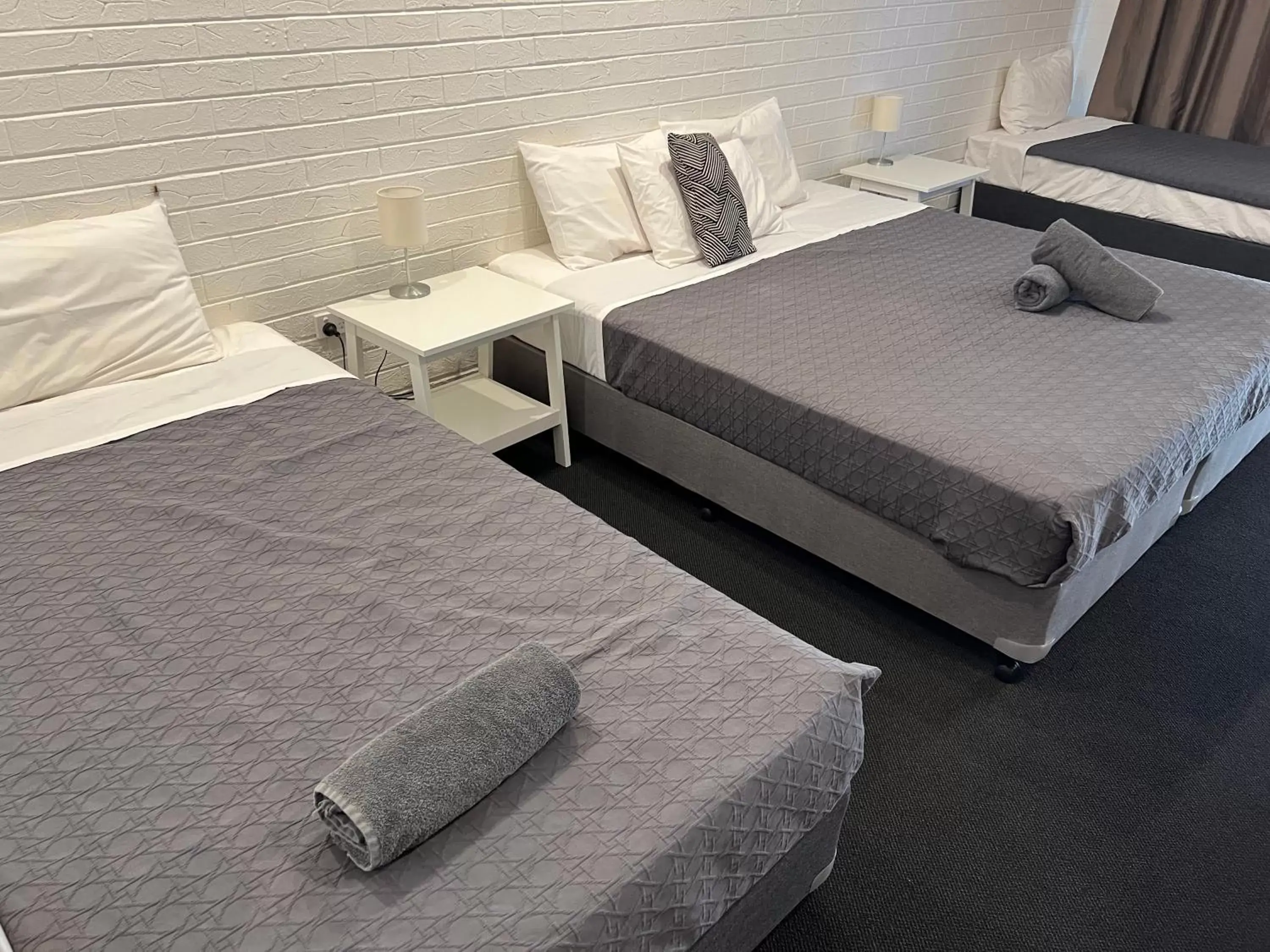 Bed in Albert Park Motor Inn-KING BED IN EVERY ROOM-RENOVATED 2022
