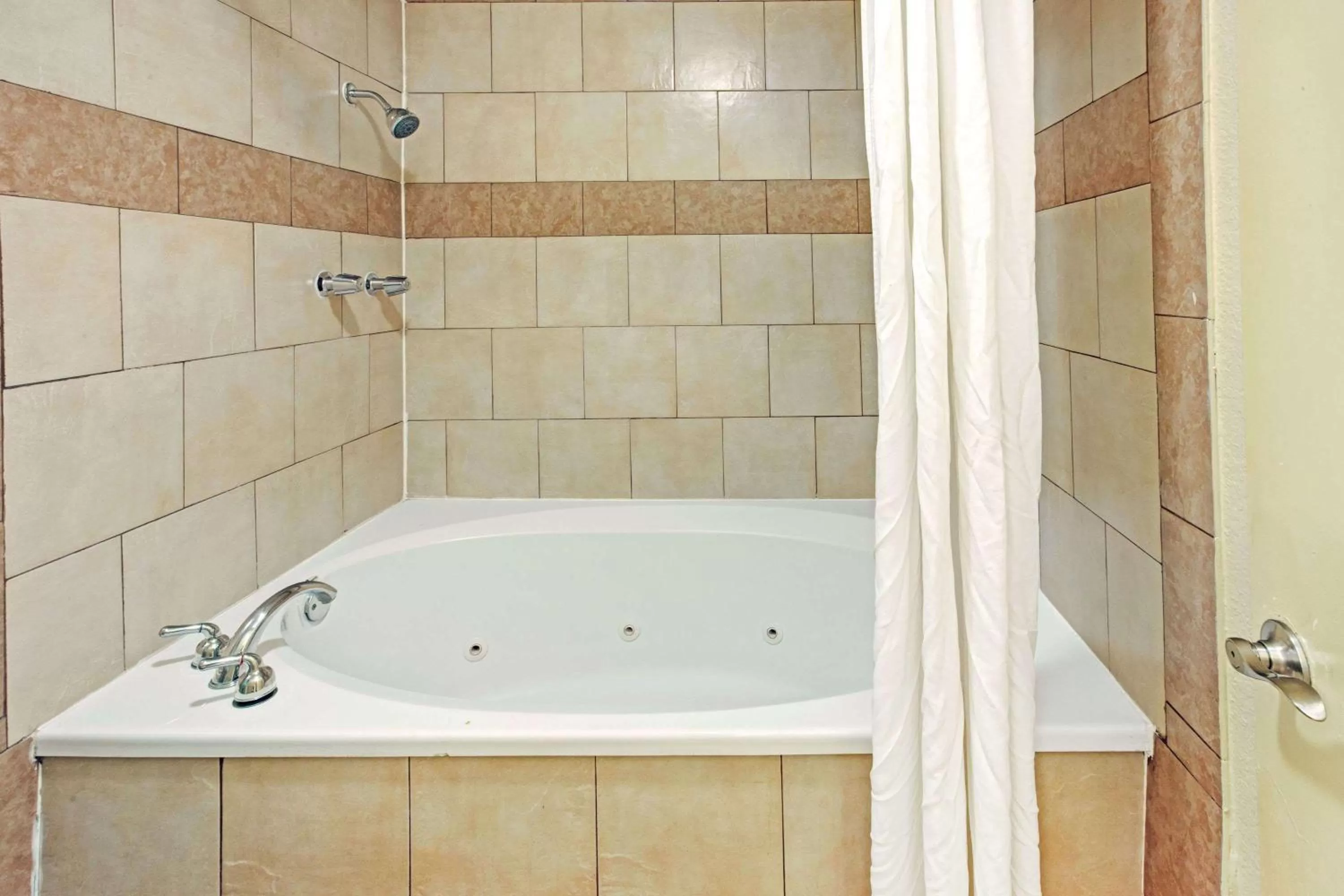 Photo of the whole room in Super 8 Dallas East Near Fair Park Downtown