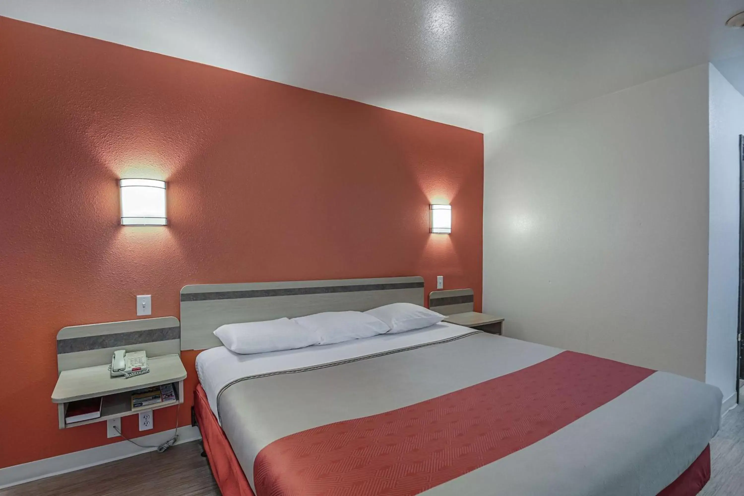 Photo of the whole room, Room Photo in Motel 6-Pasadena, TX