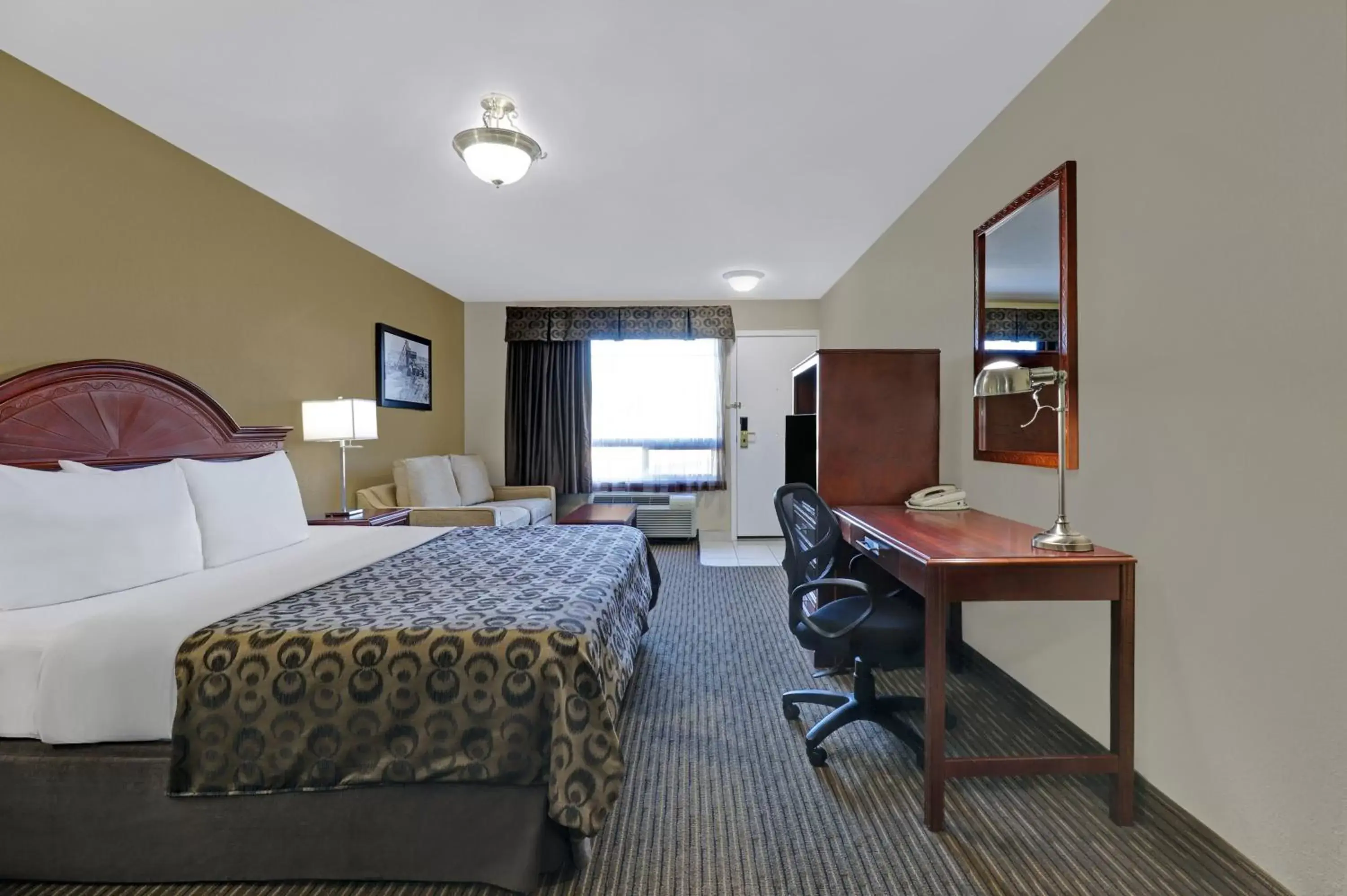 Bedroom in SureStay Plus Hotel by Best Western Drumheller