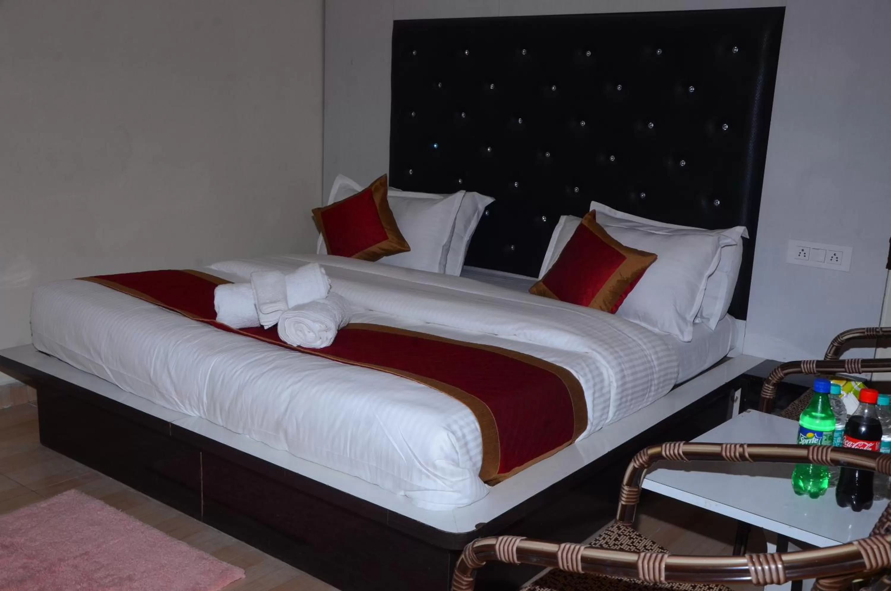 Bedroom, Bed in Hotel White Orchid Dalhausie