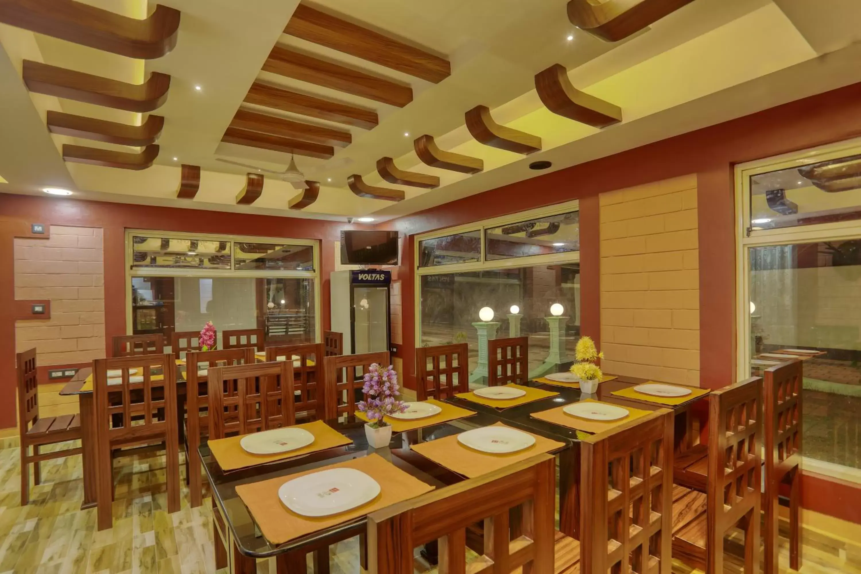 Restaurant/places to eat in LEISURE VALLEY BEACH RESORT Restaurant/places to eat in LEISURE VALLEY BEACH RESORT