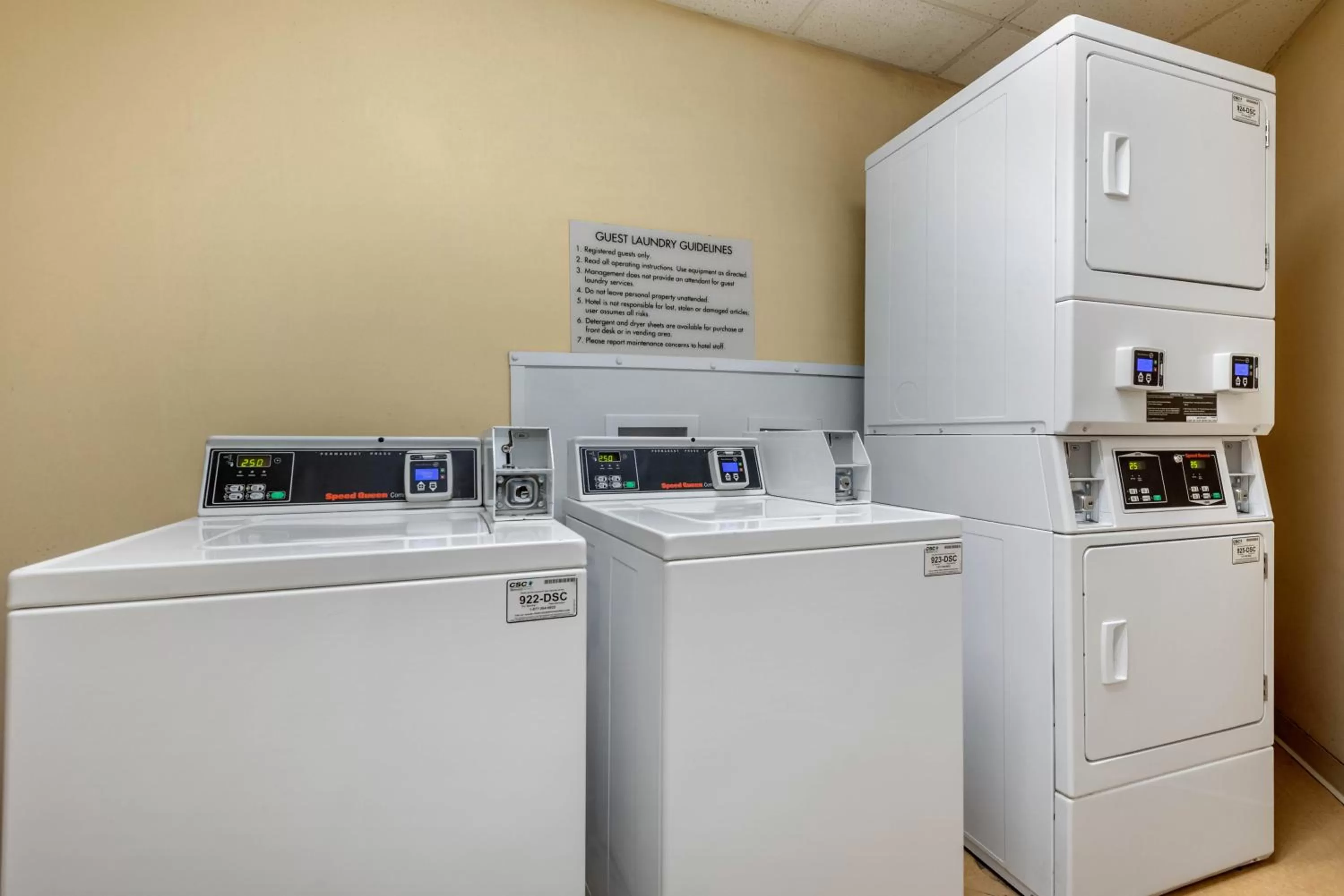 Kitchen/Kitchenette in Quality Inn Louisville