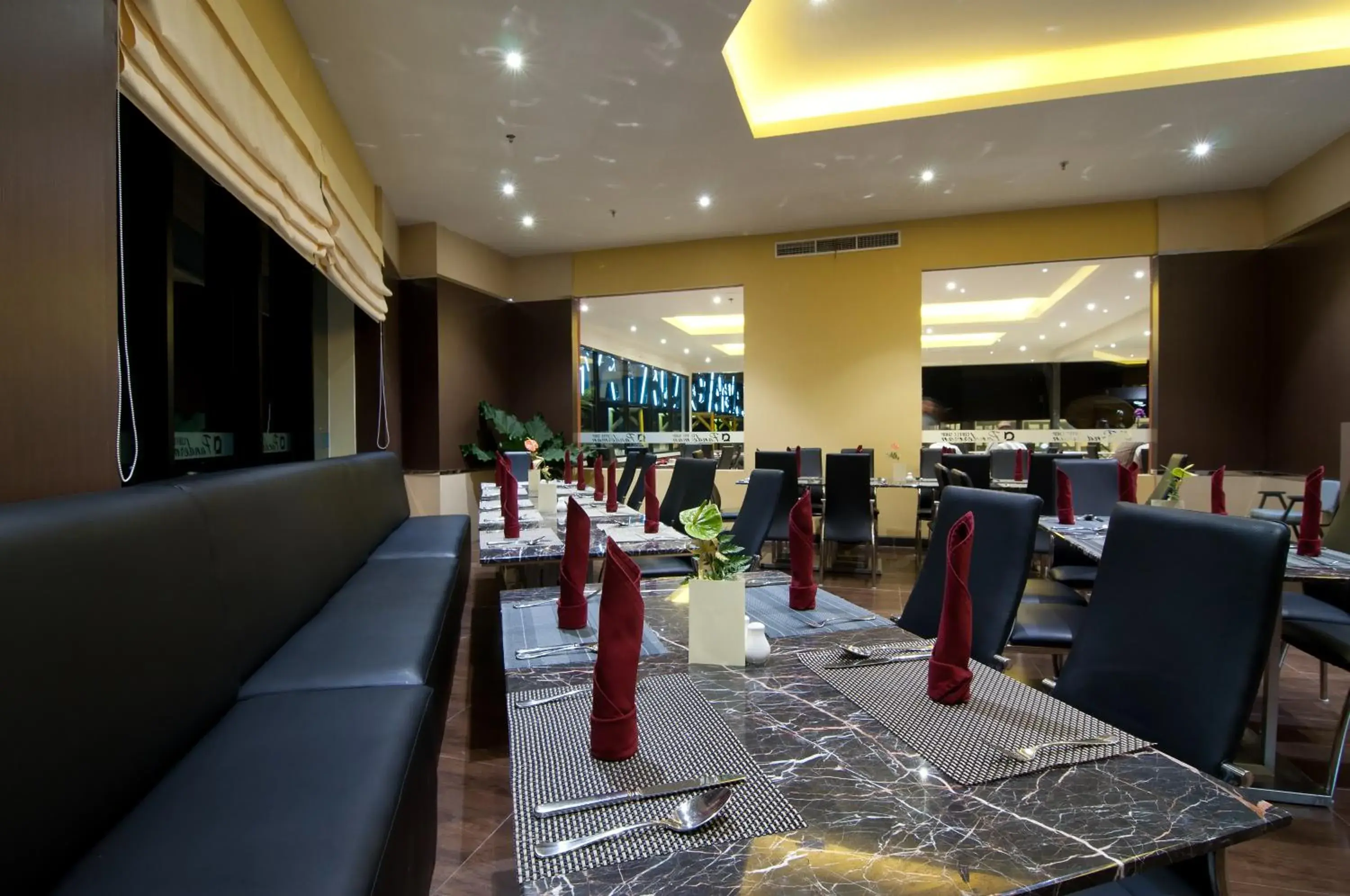 Restaurant/Places to Eat in Aria Gajayana Hotel