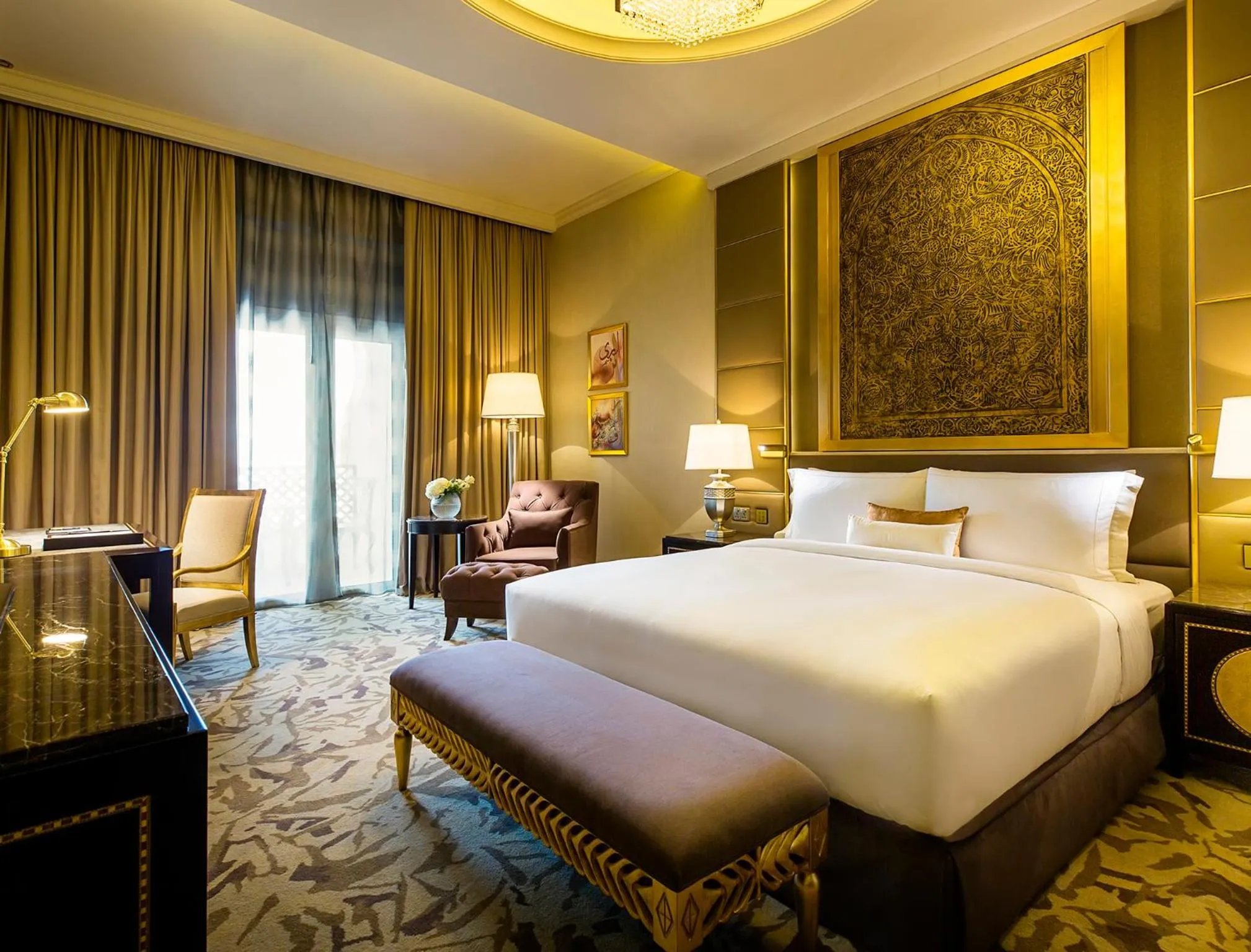 Bedroom, Bed in Ezdan Palace Hotel