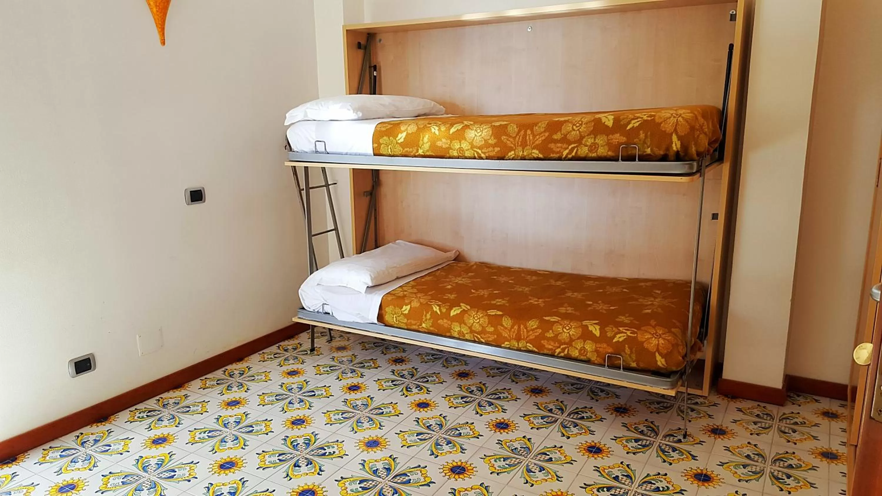 bunk bed, Bed in Hotel Bristol