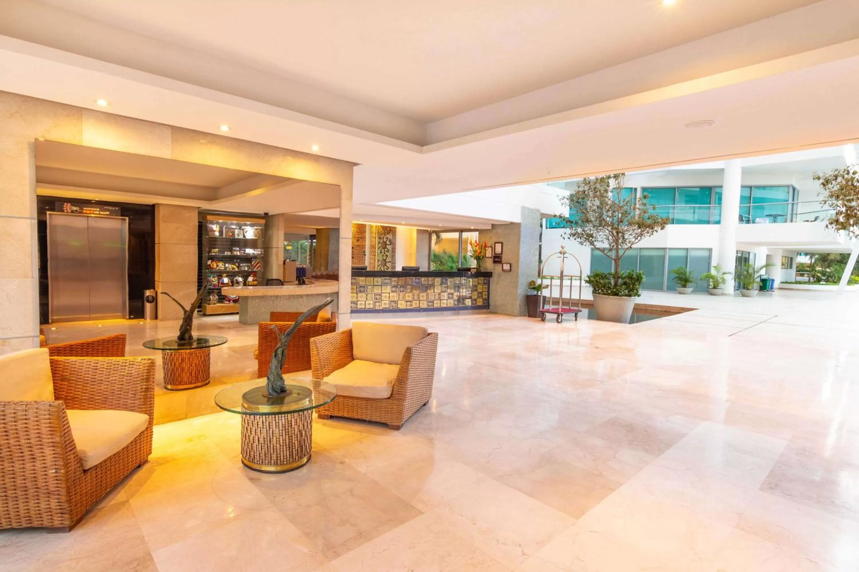 Lobby or reception in Sonesta Hotel Cartagena