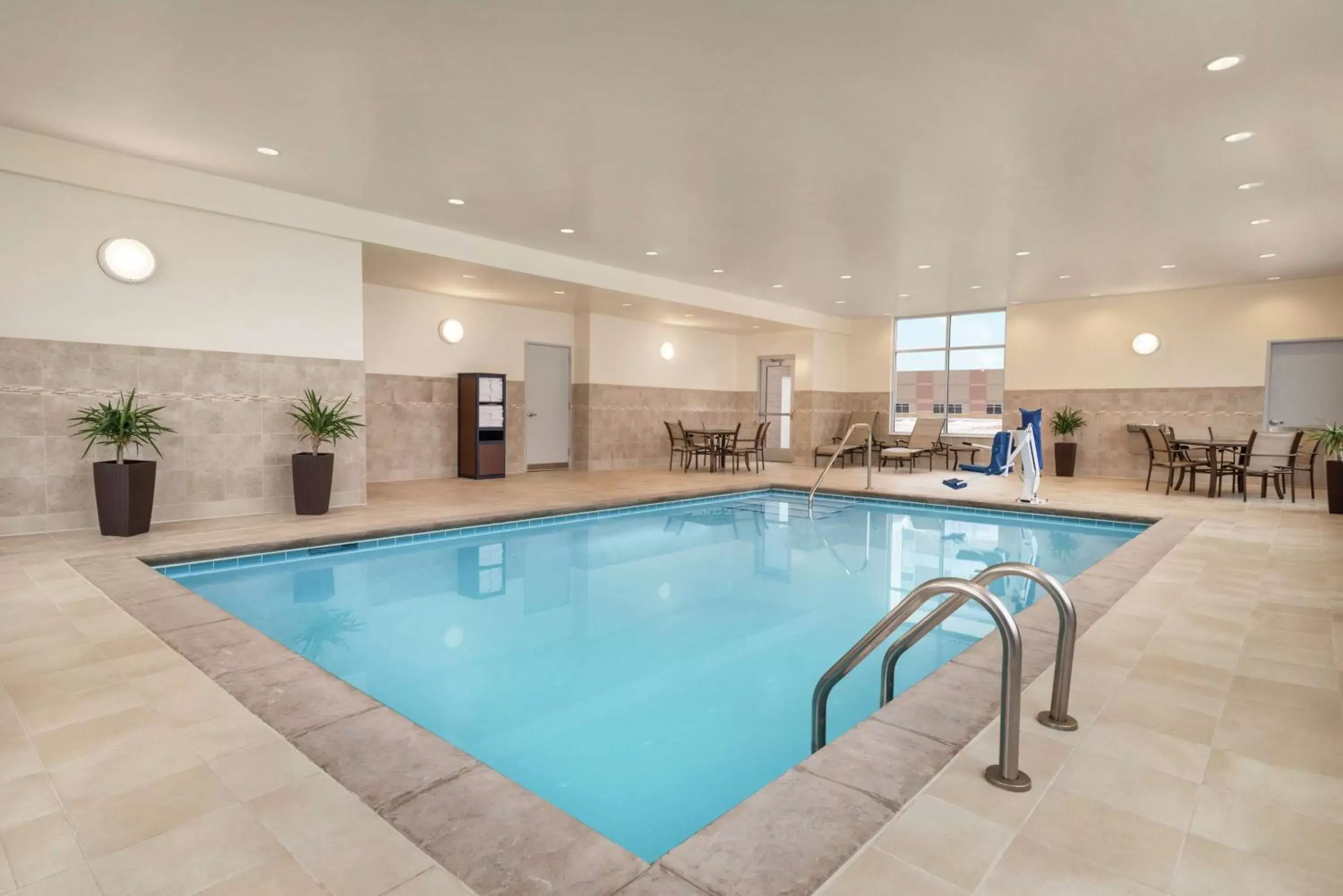 Pool view, Swimming Pool in Hampton Inn Brooklyn Park