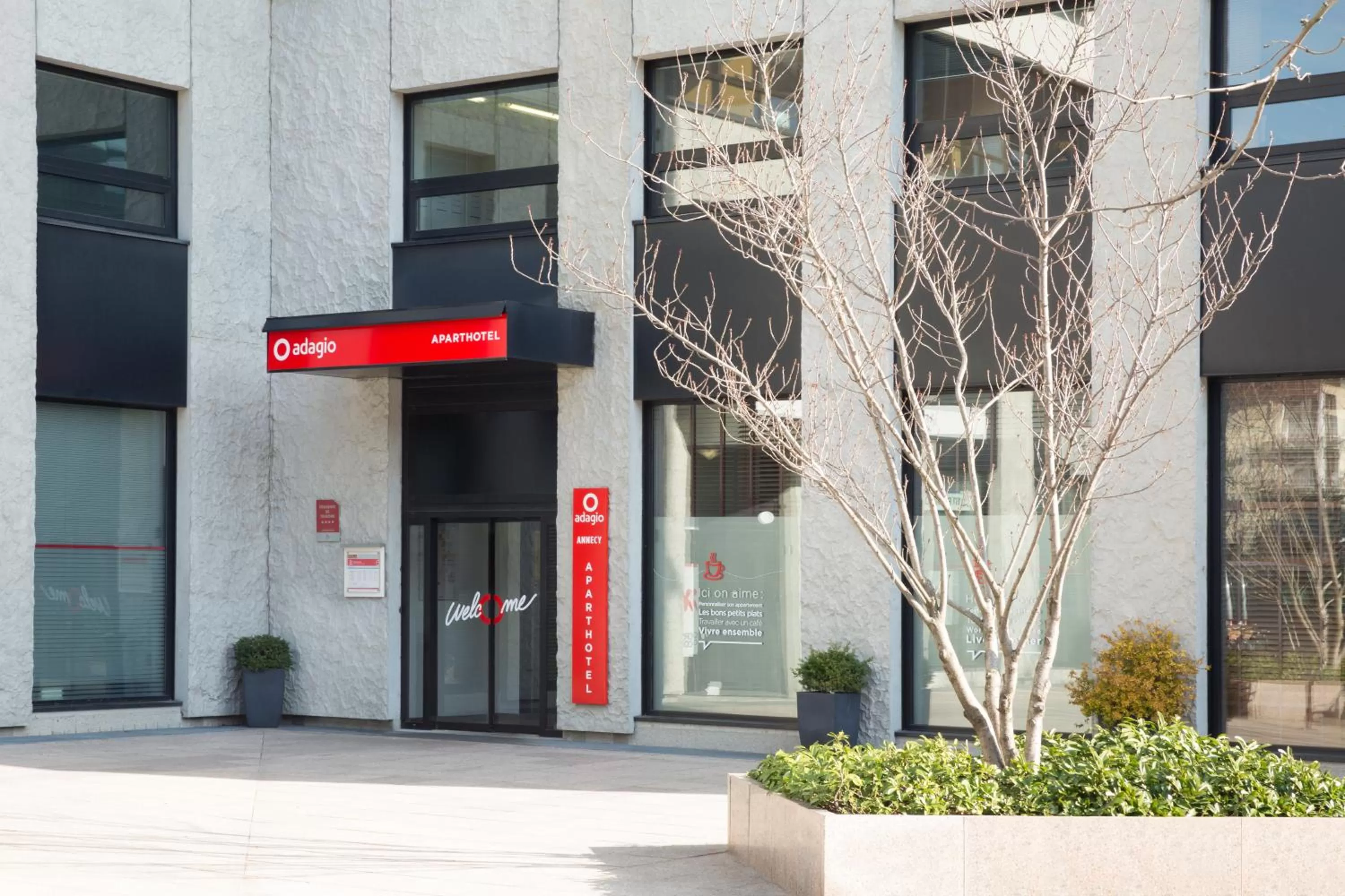 Facade/entrance in Aparthotel Adagio Annecy Centre