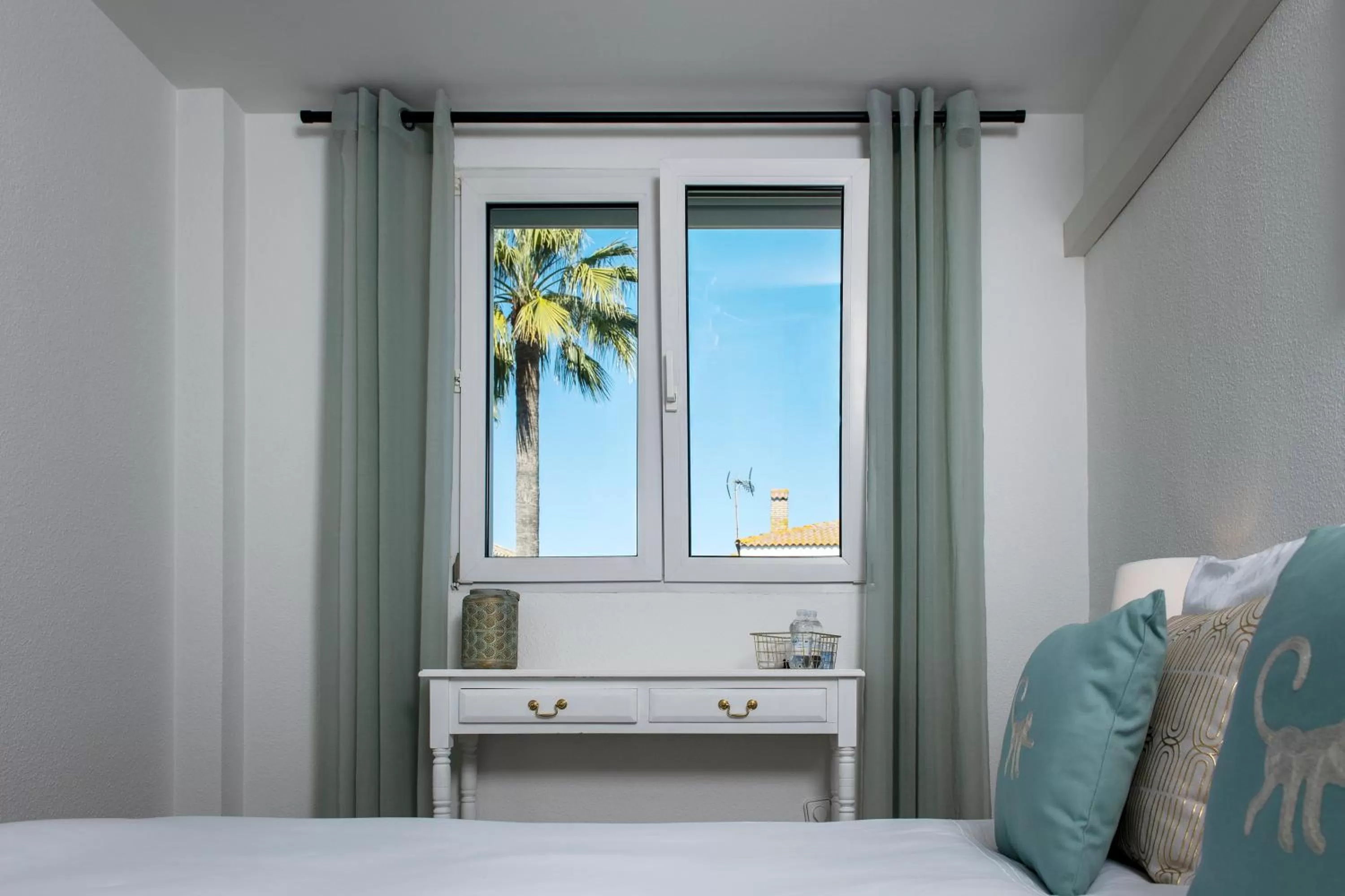 View (from property/room), Bed in Hotel B&B Casa Arena Sevilla