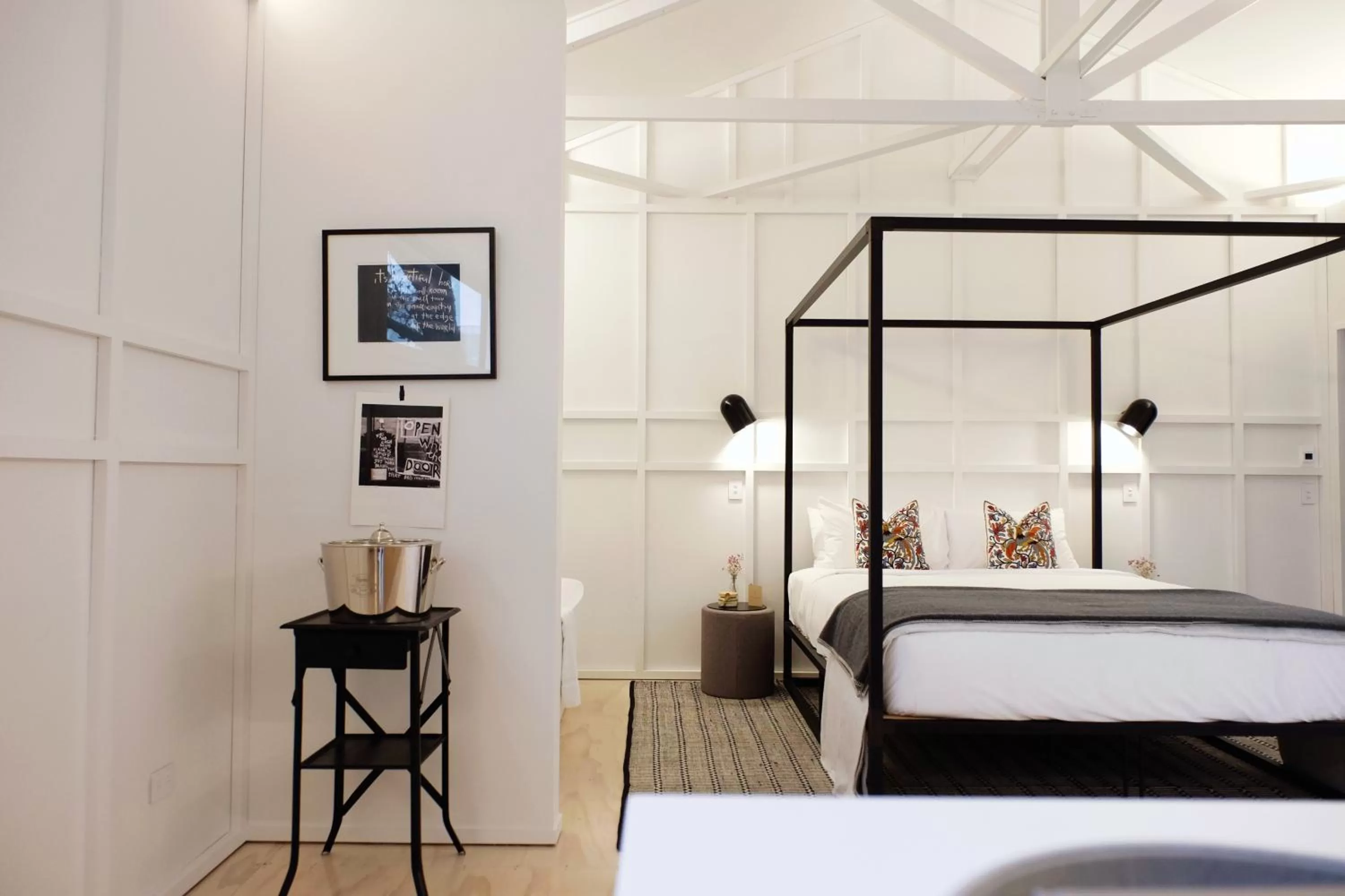 Bed in Hotel Montreal