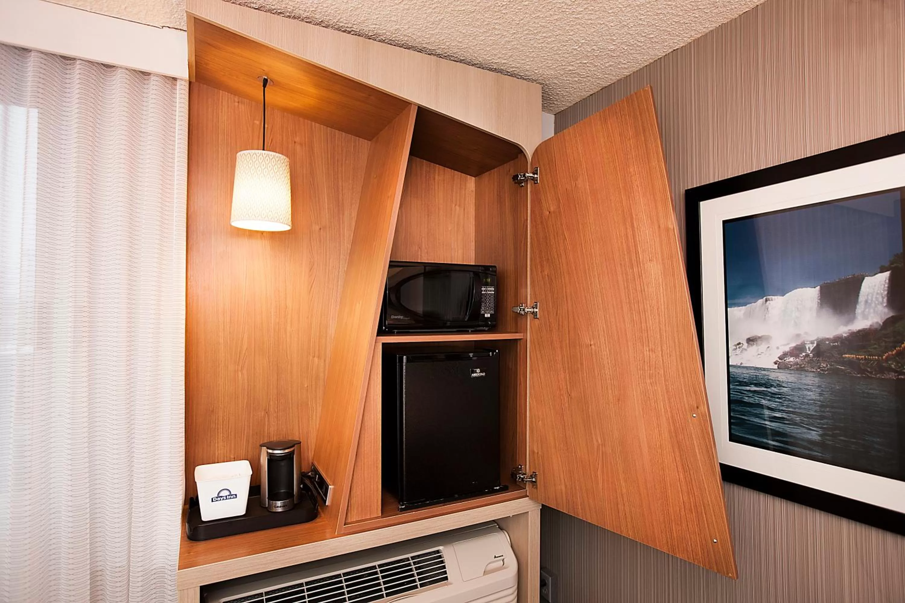 Bedroom in Wyndham Garden at Niagara Falls