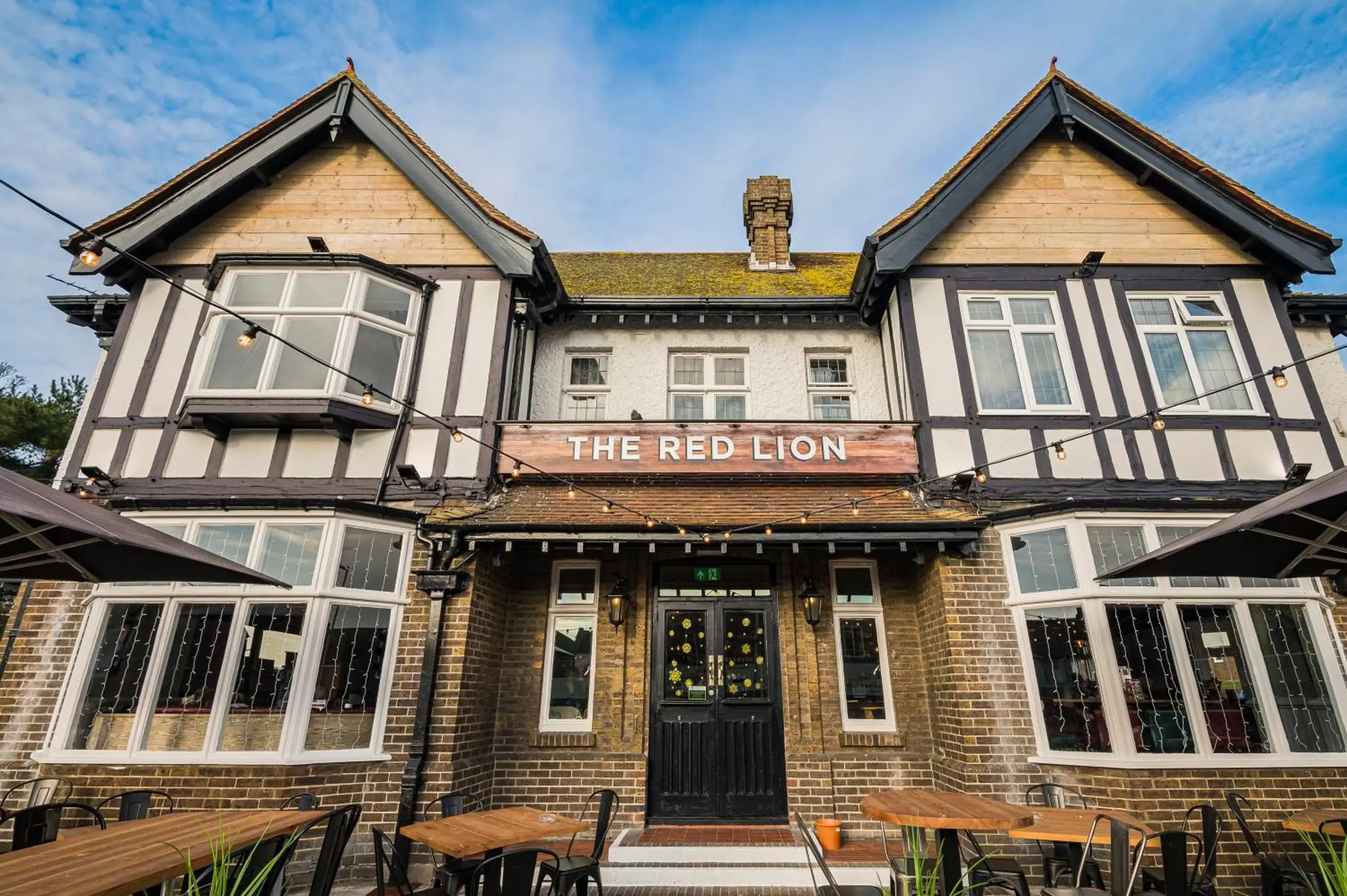 Property Building in The Red Lion by Innkeeper's Collection