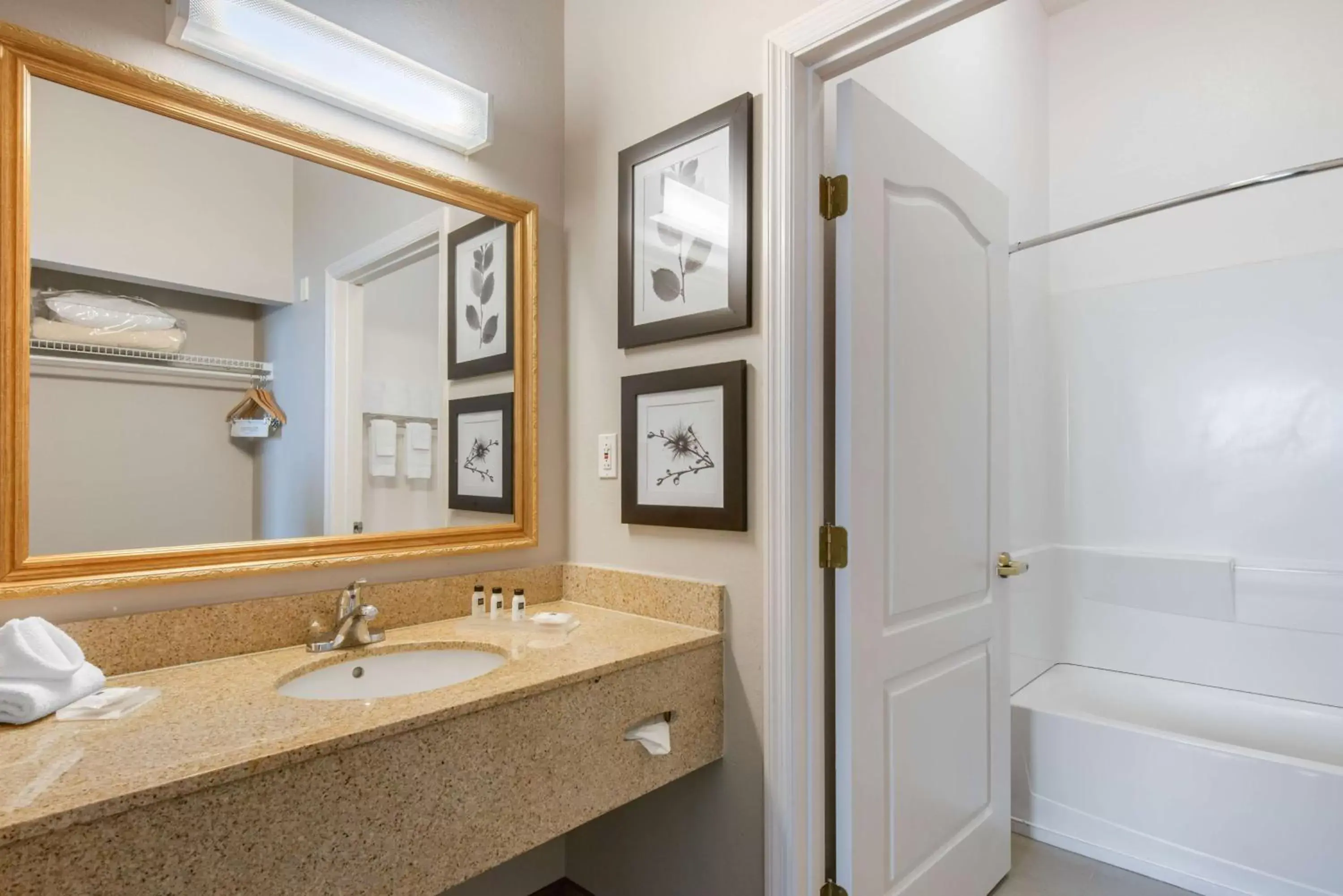 Bathroom in Country Inn & Suites by Radisson, Port Canaveral, FL