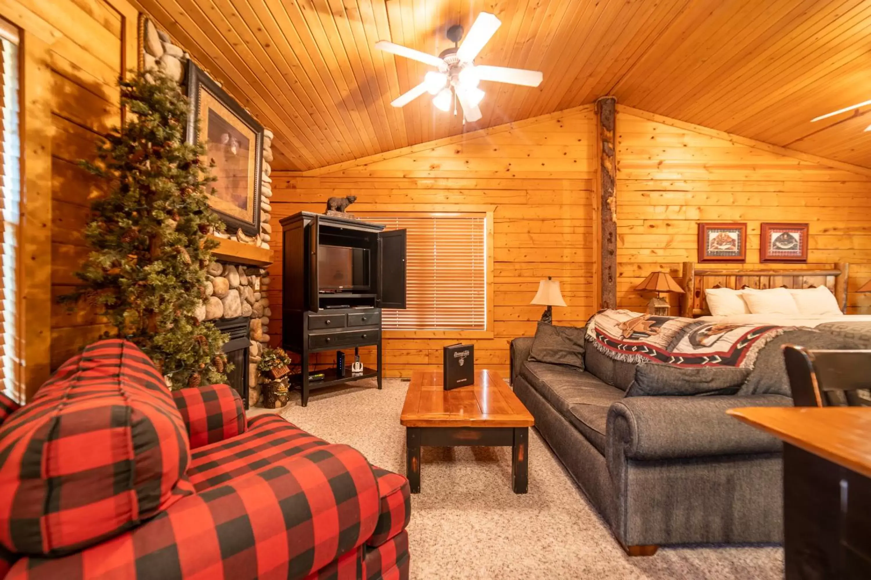 Living room, Seating Area in Cabins at Grand Mountain