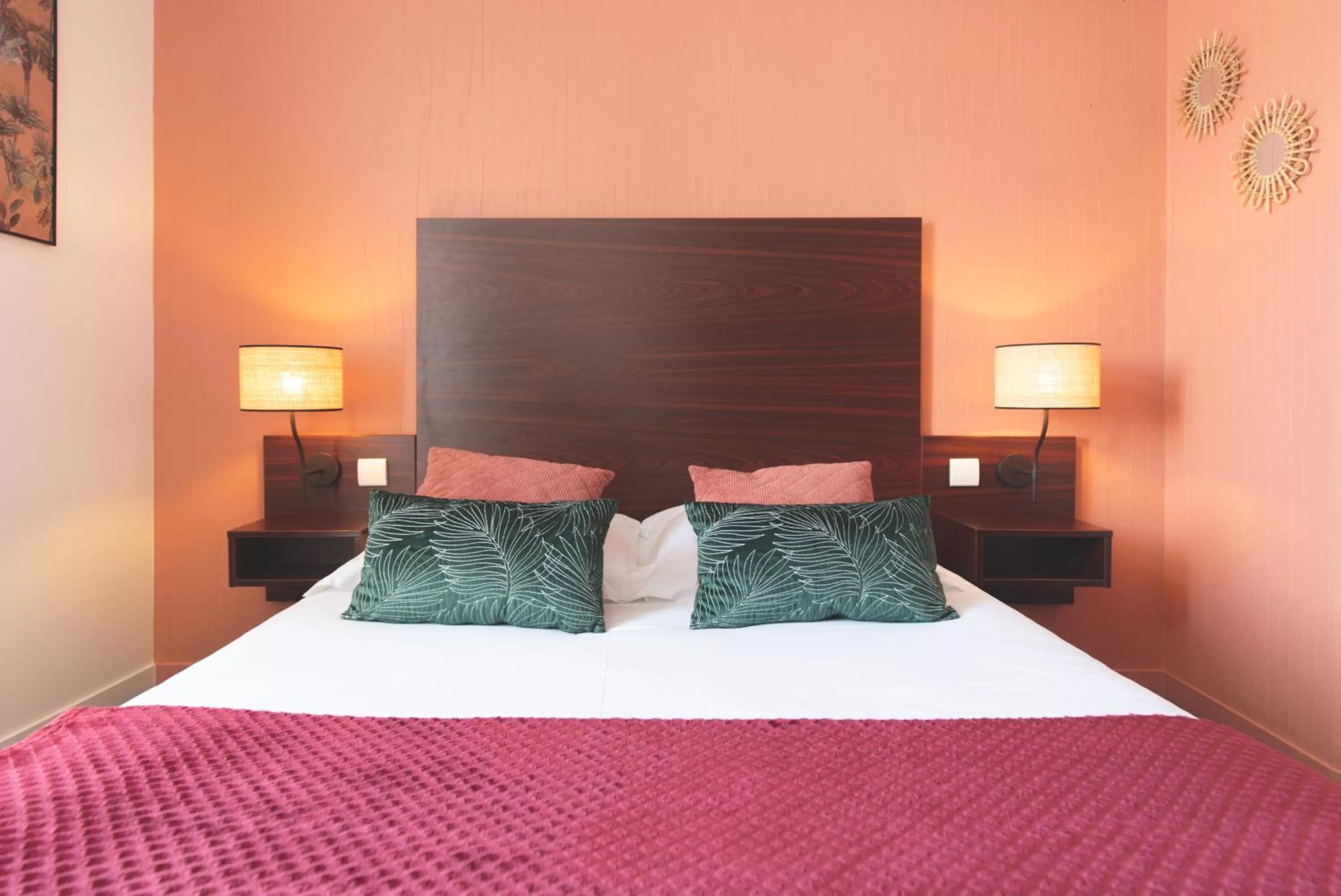 Bed in Hôtel Les Coutainvillaises